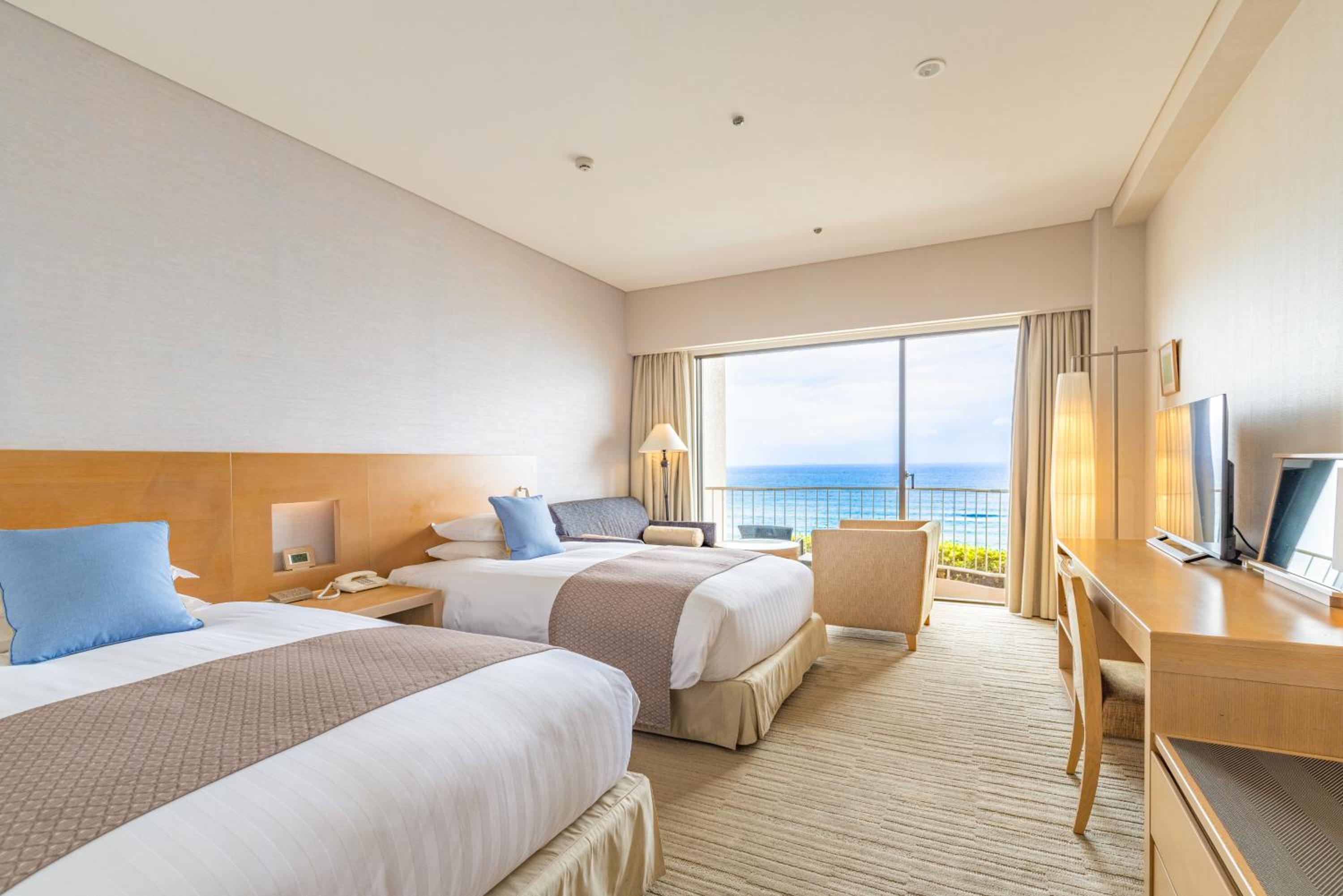 Superior Room with Balcony and Sea View - Non Smoking