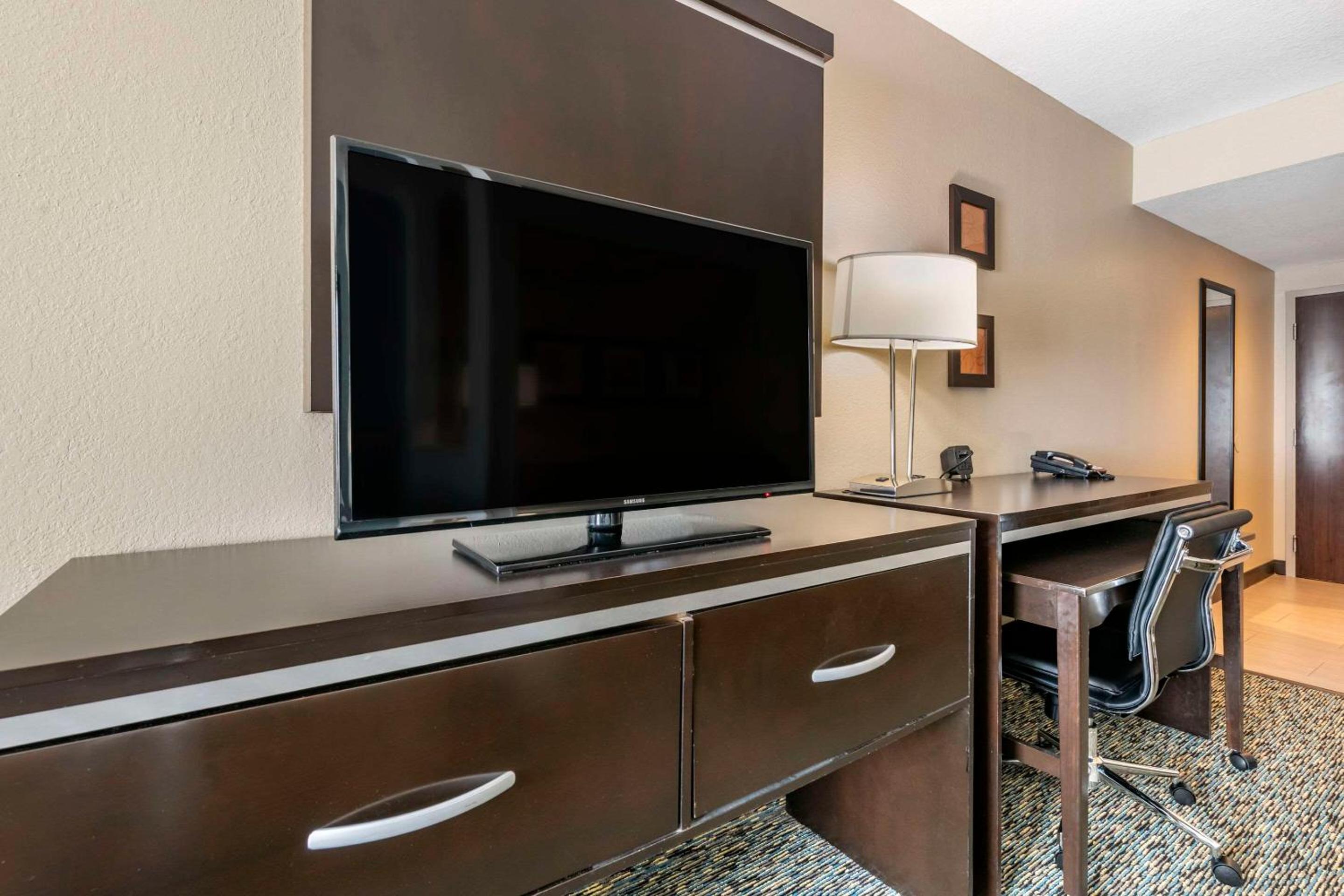 Queen Suite with Two Queen Beds - Non-Smoking