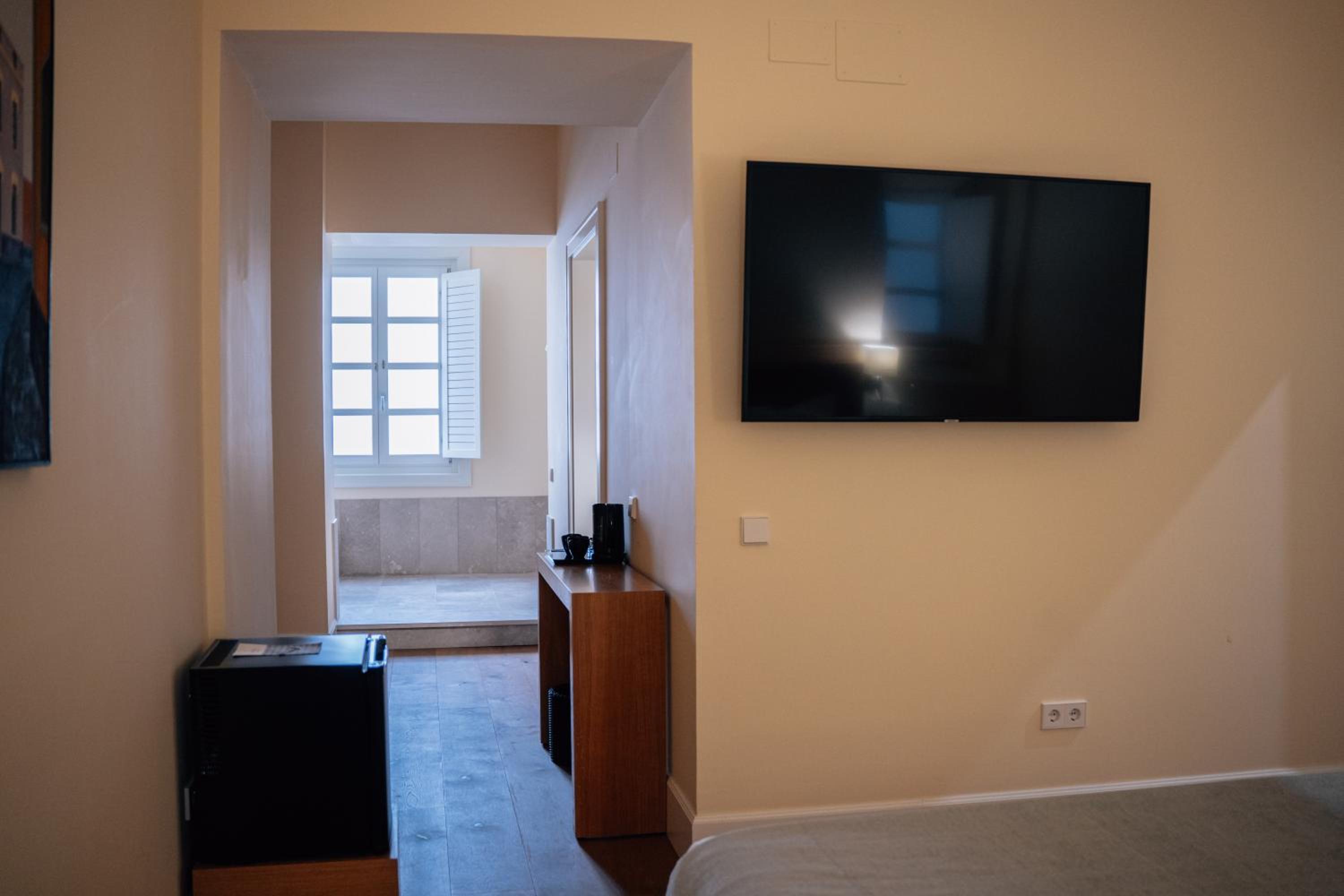 Standard Suite - Photo 24