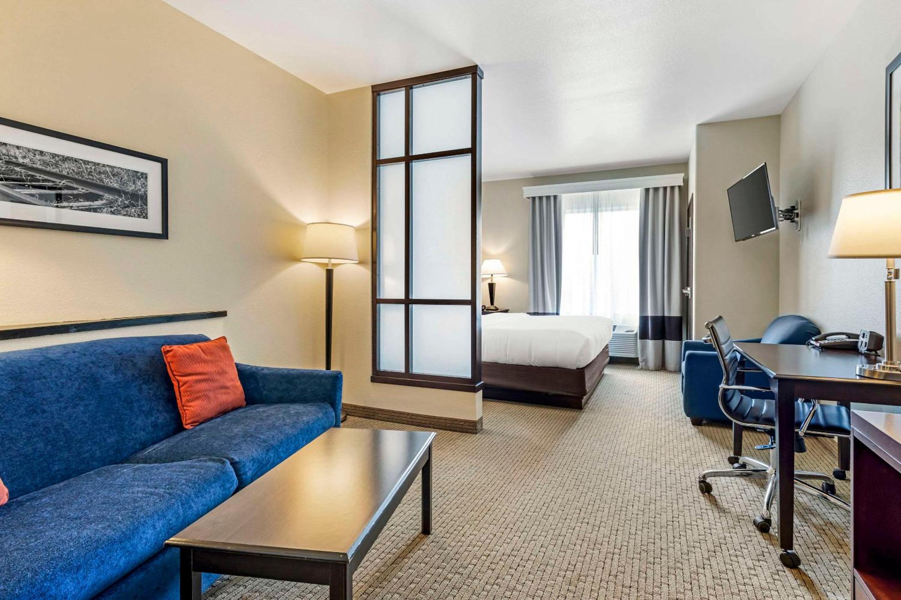 King Suite - Disability Access/Non-Smoking - Photo 2