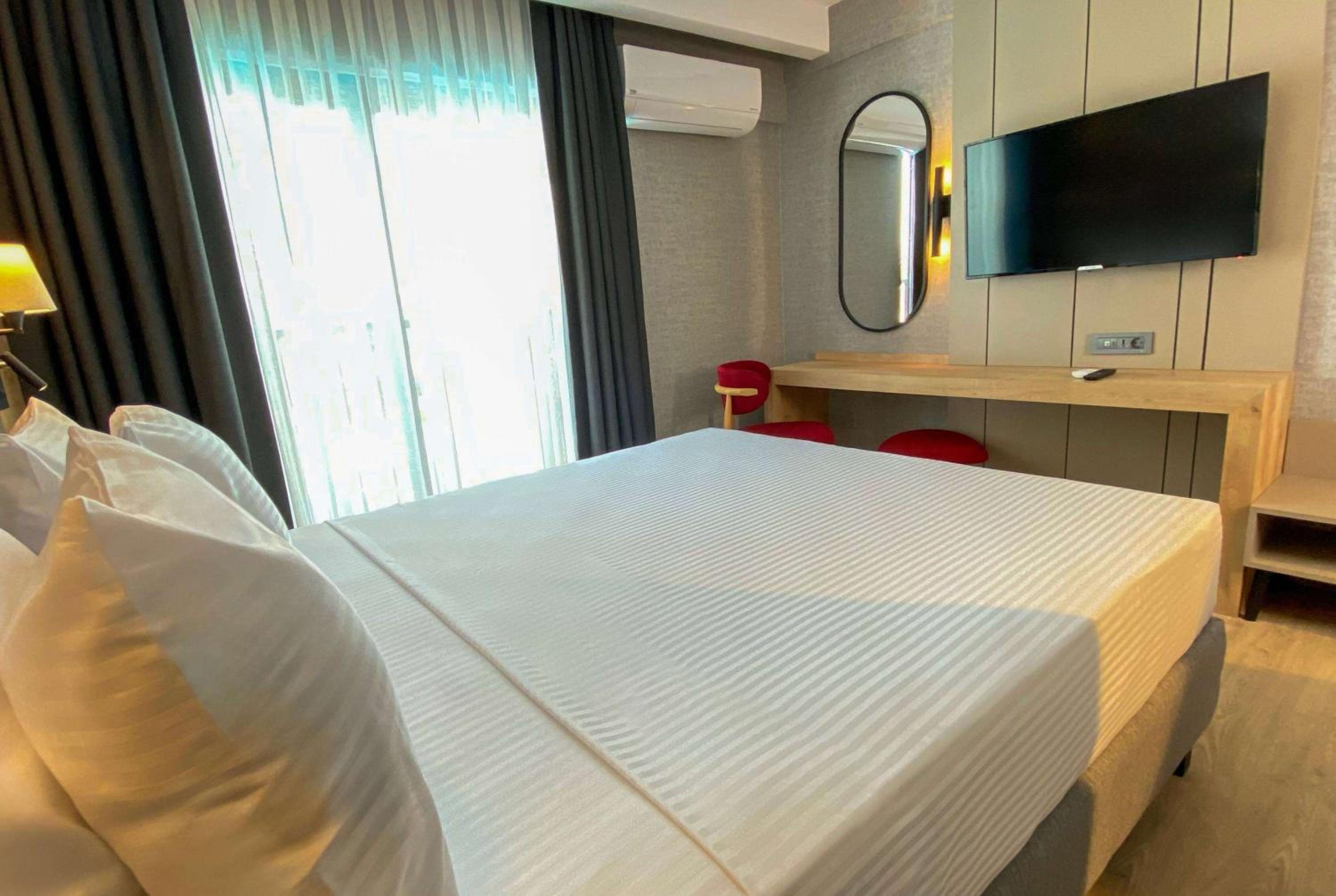 Standard Room with Land Side - Photo 1