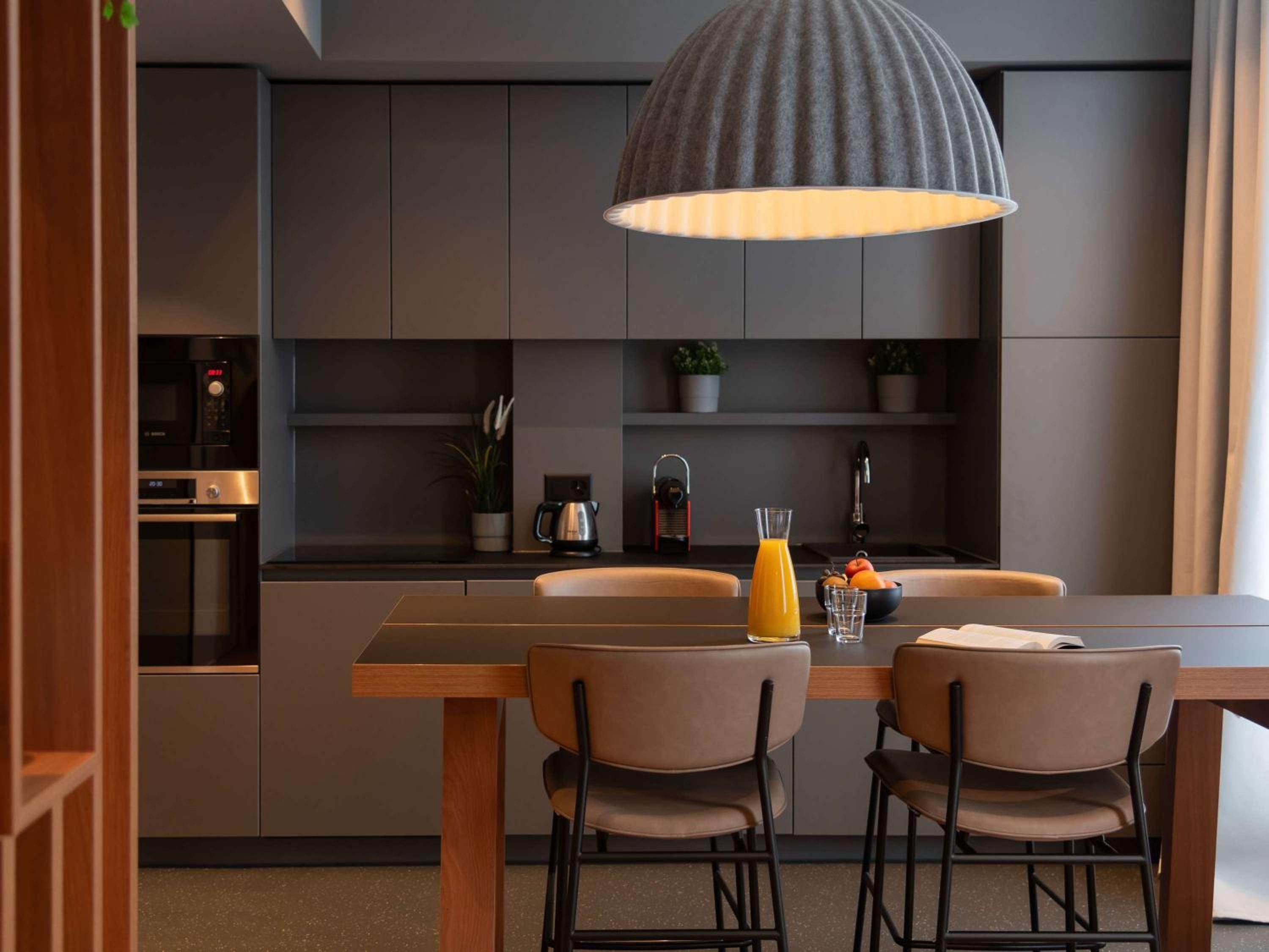 Superior One-Bedroom Apartment - Photo 1