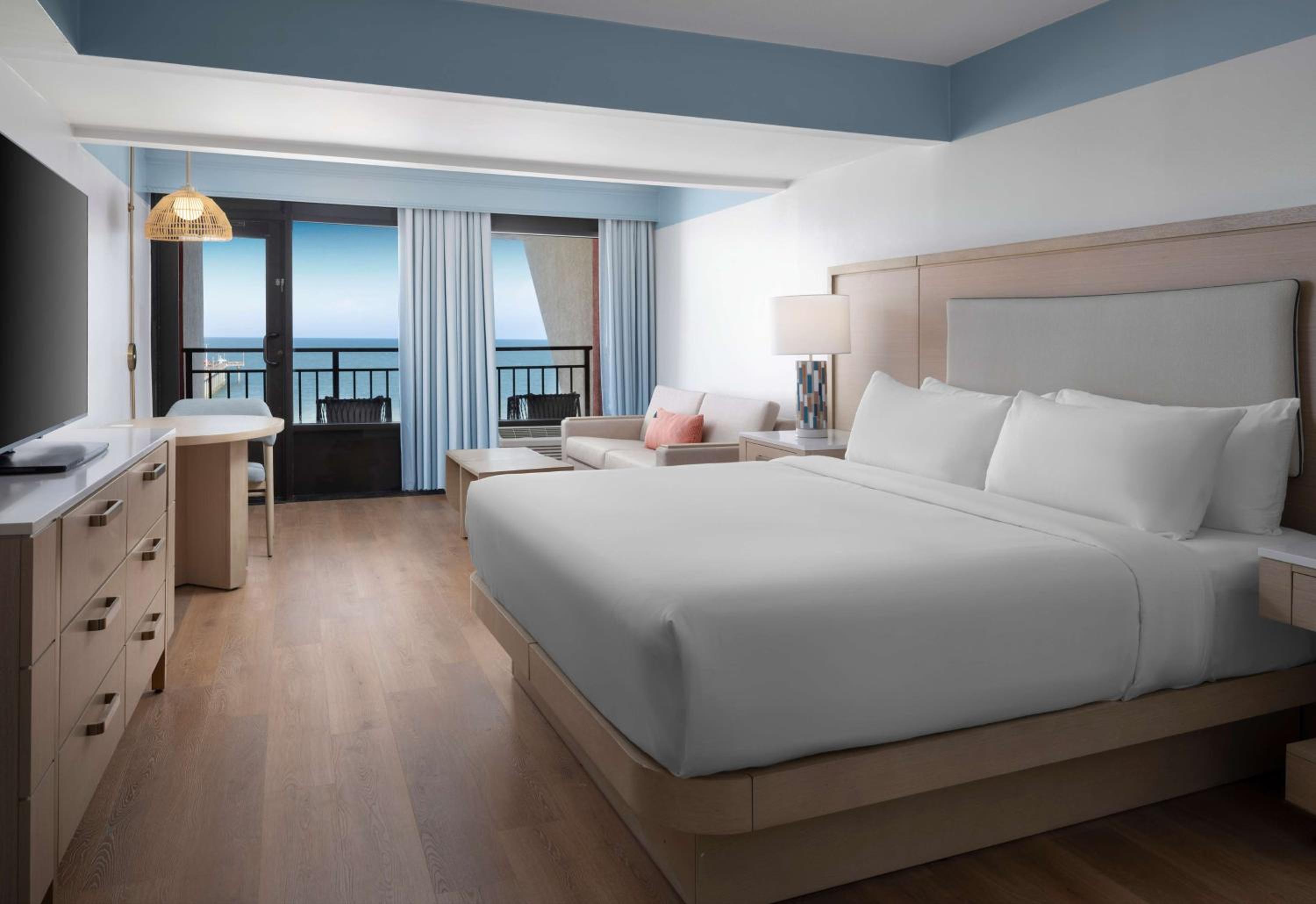 King Room with Ocean View and Bath Tub - Disability Access - Photo 1