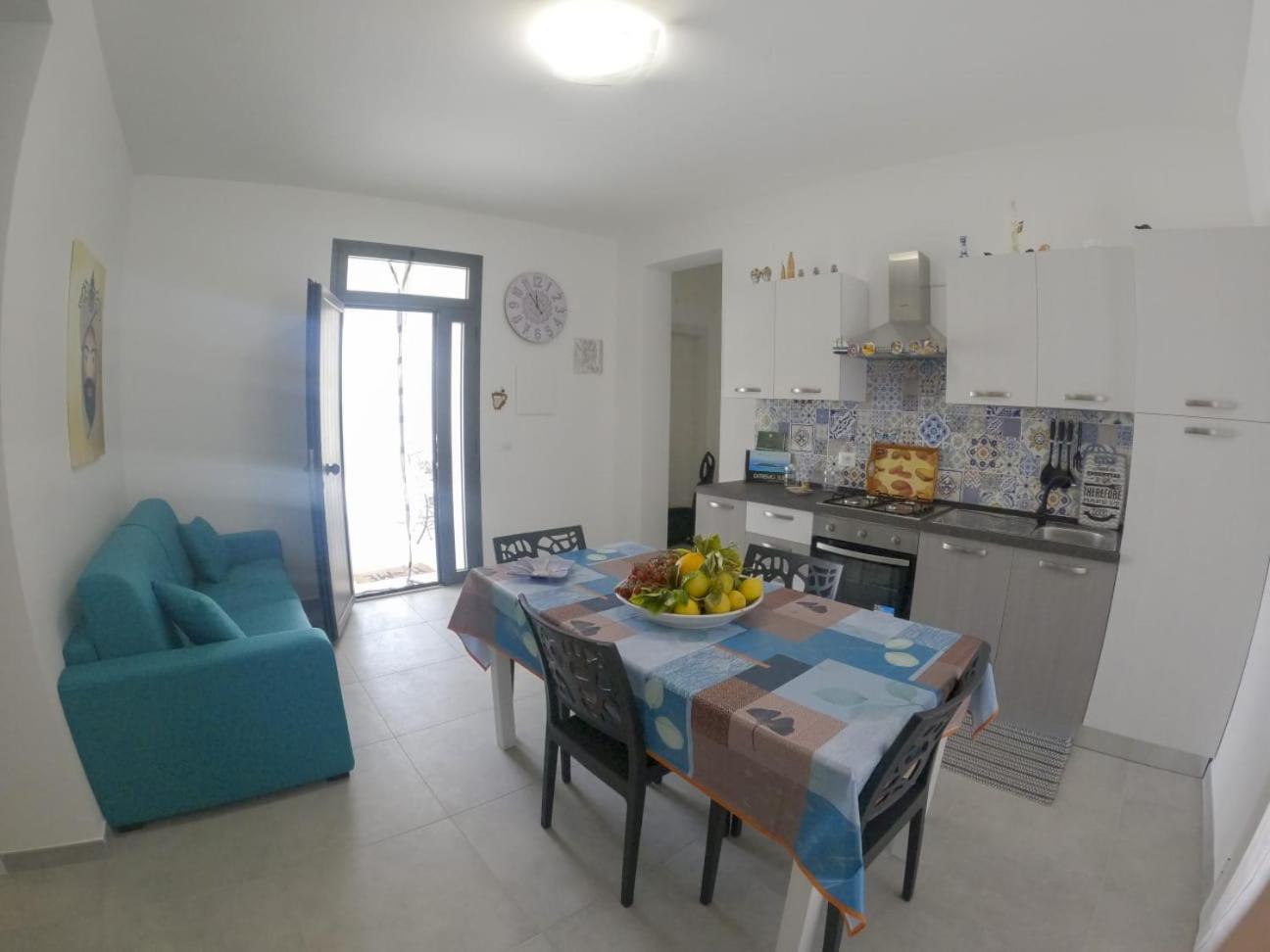 One-Bedroom House photo 3