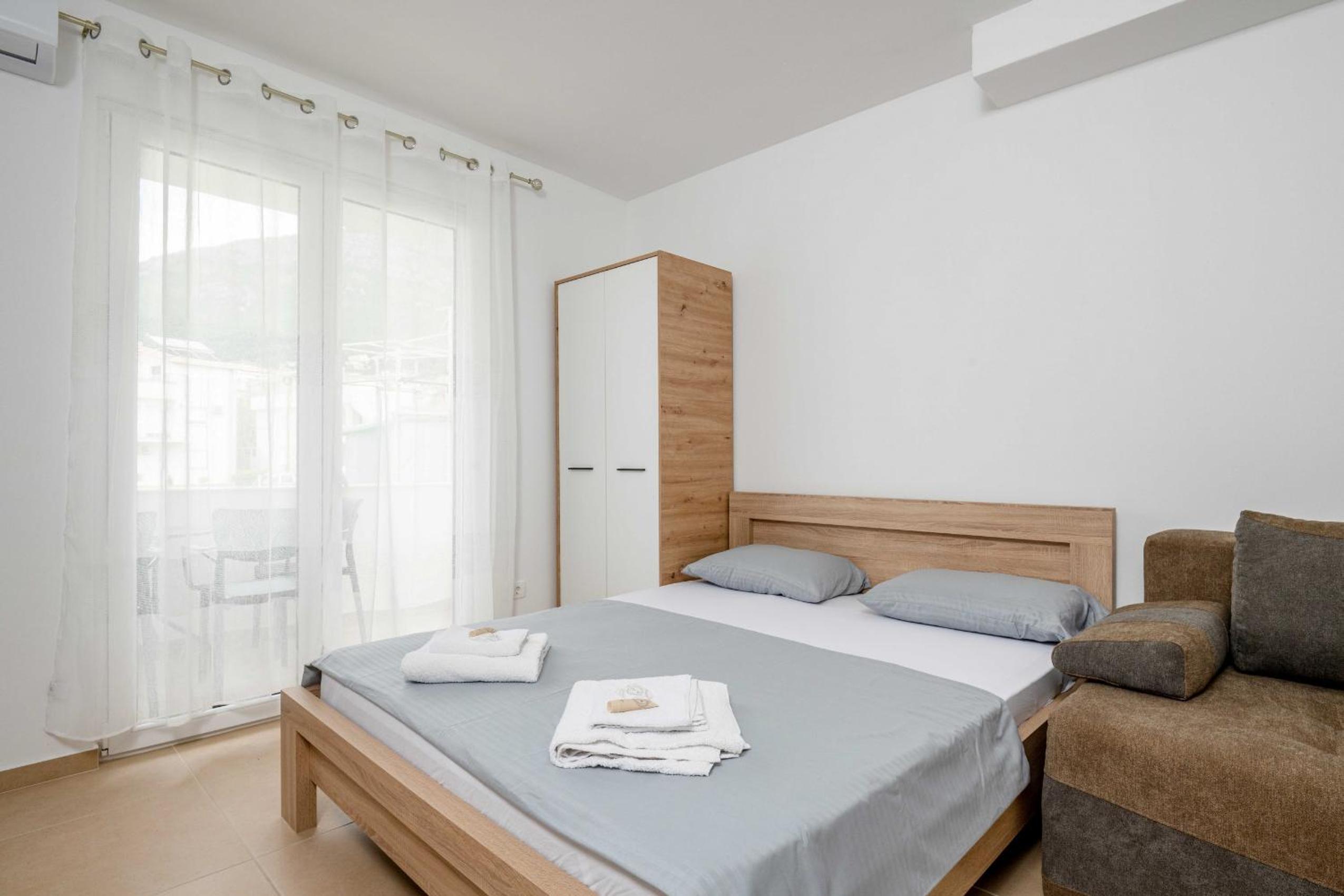 Deluxe Studio Apartment photo 2