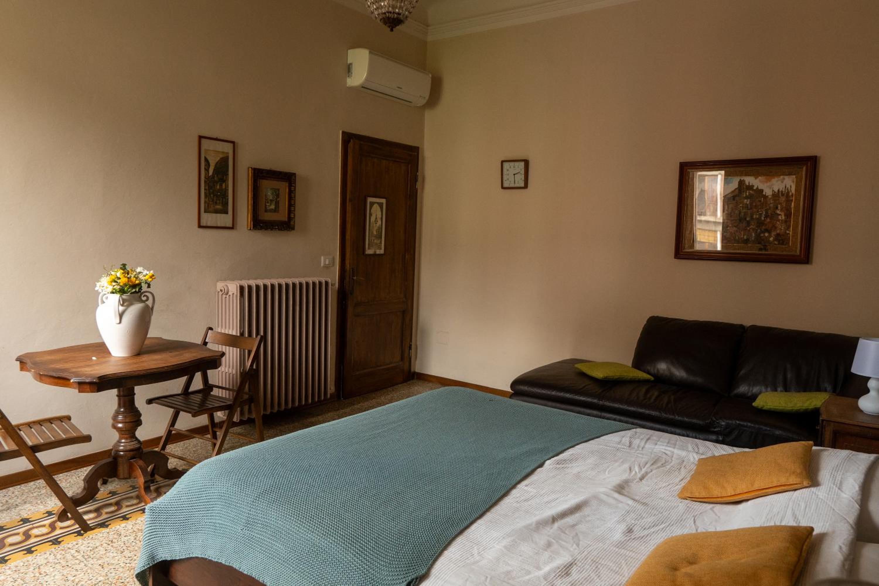 Triple Room with Private Bathroom photo 2