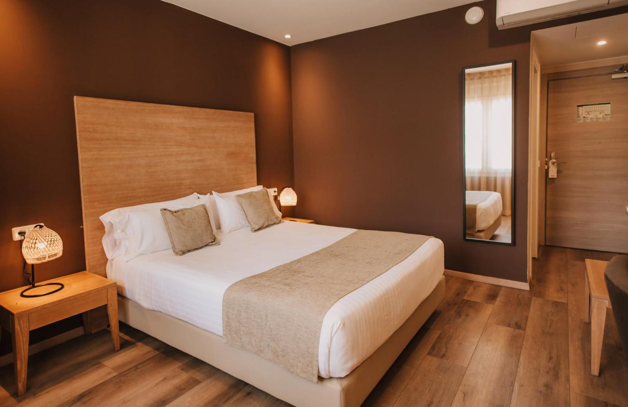 Double or Twin Room - Photo 8
