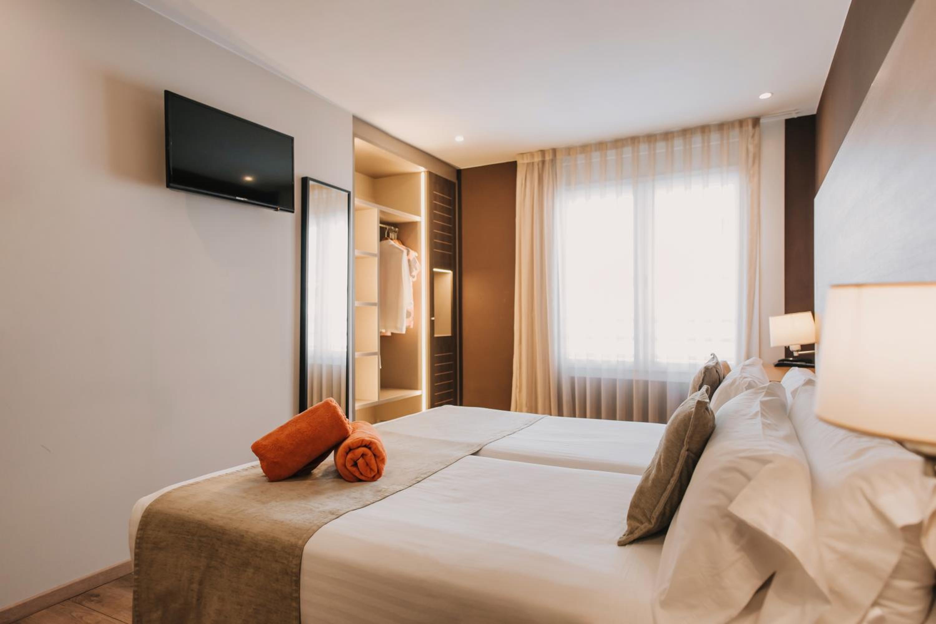 Double or Twin Room - Photo 7