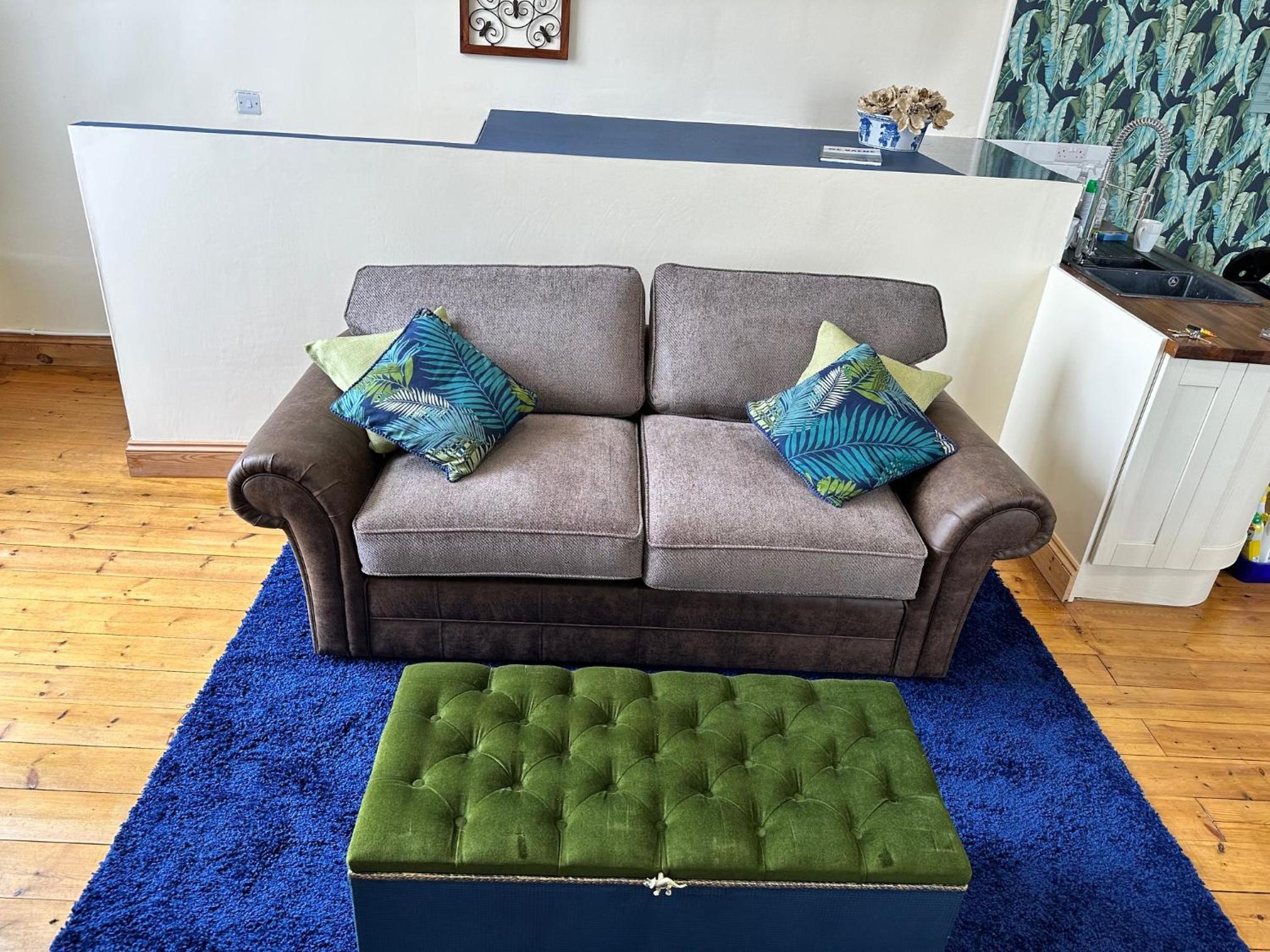 One-Bedroom Apartment photo 2