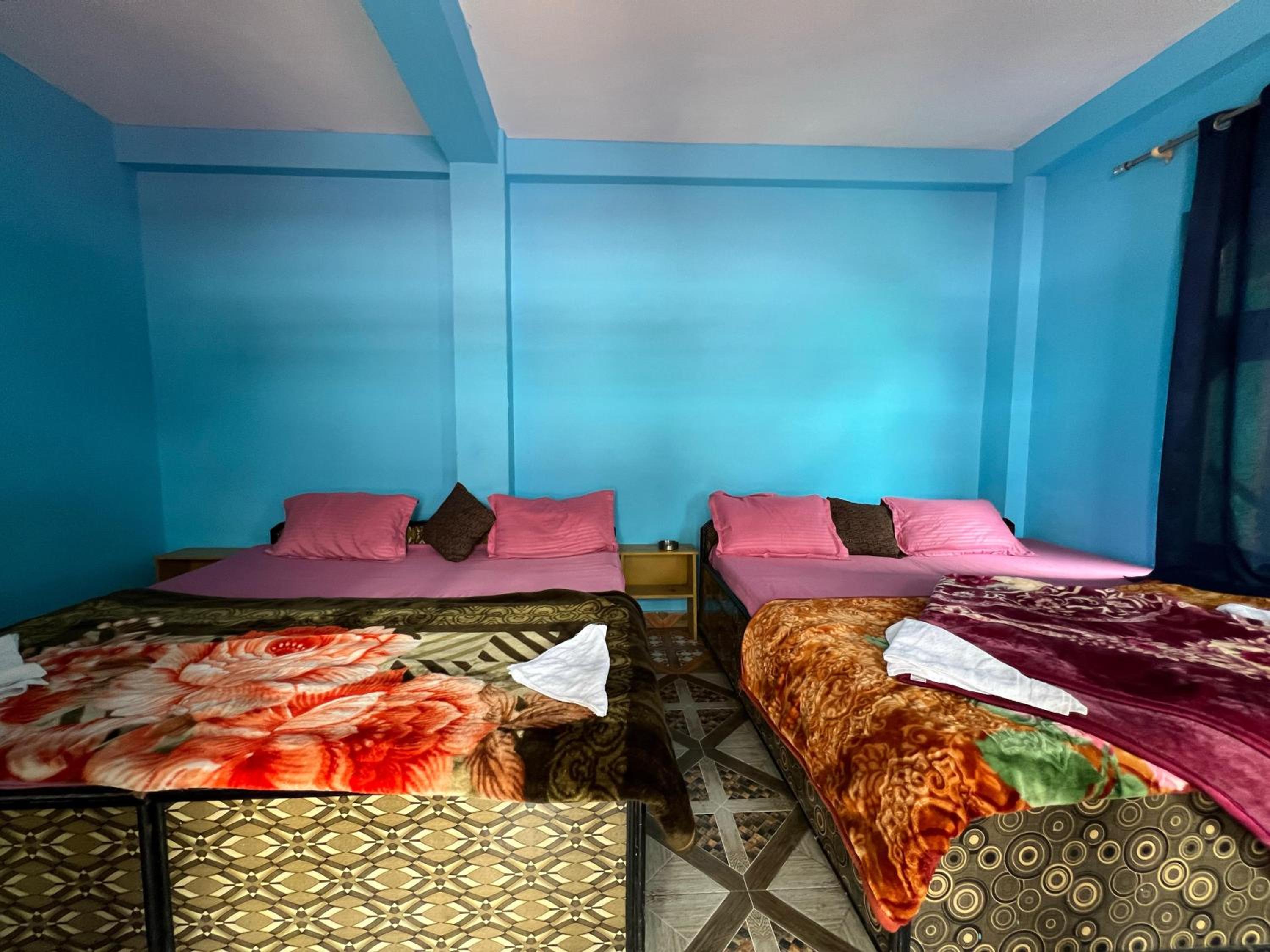 Quadruple Room with Mountain View photo 3