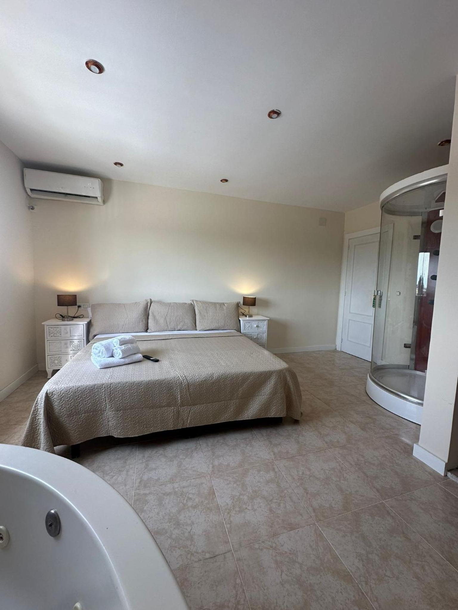 Habitación Doble con Bañera de Hidromasaje