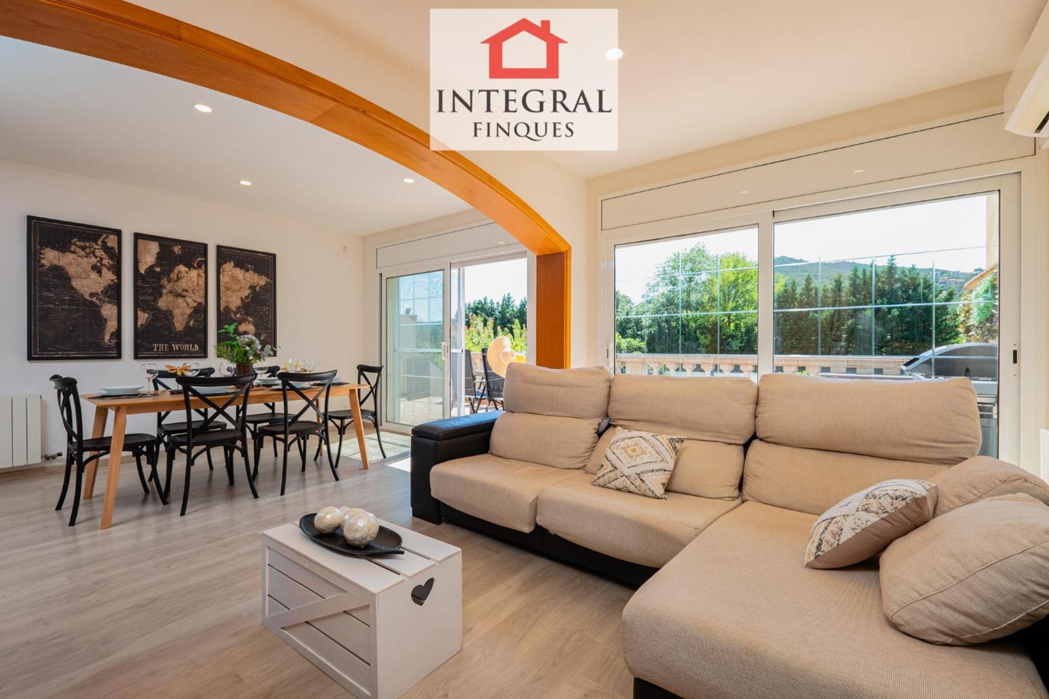 Three-Bedroom House photo 2