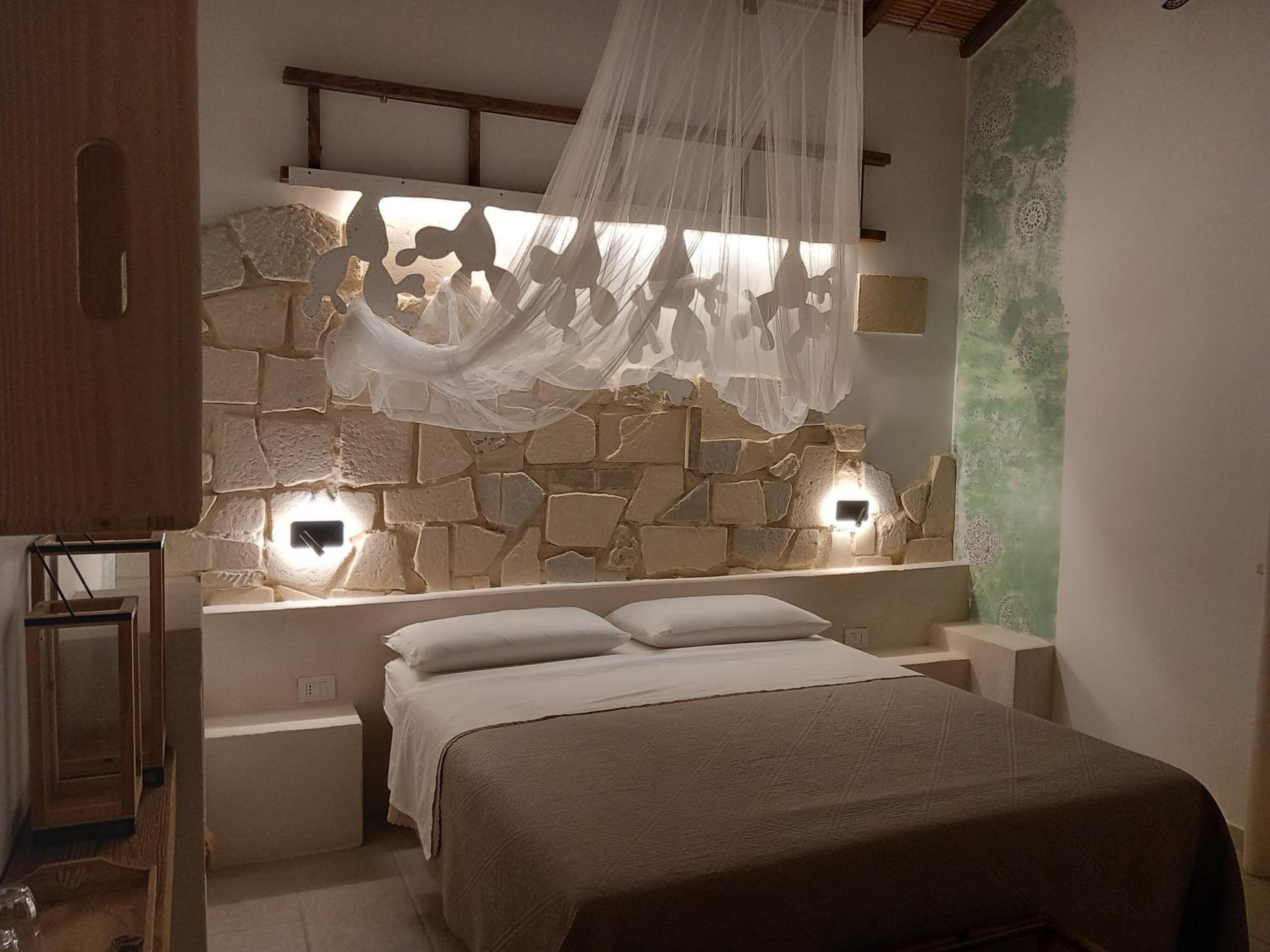 Deluxe Double Room (2 Adults + 1 Child)