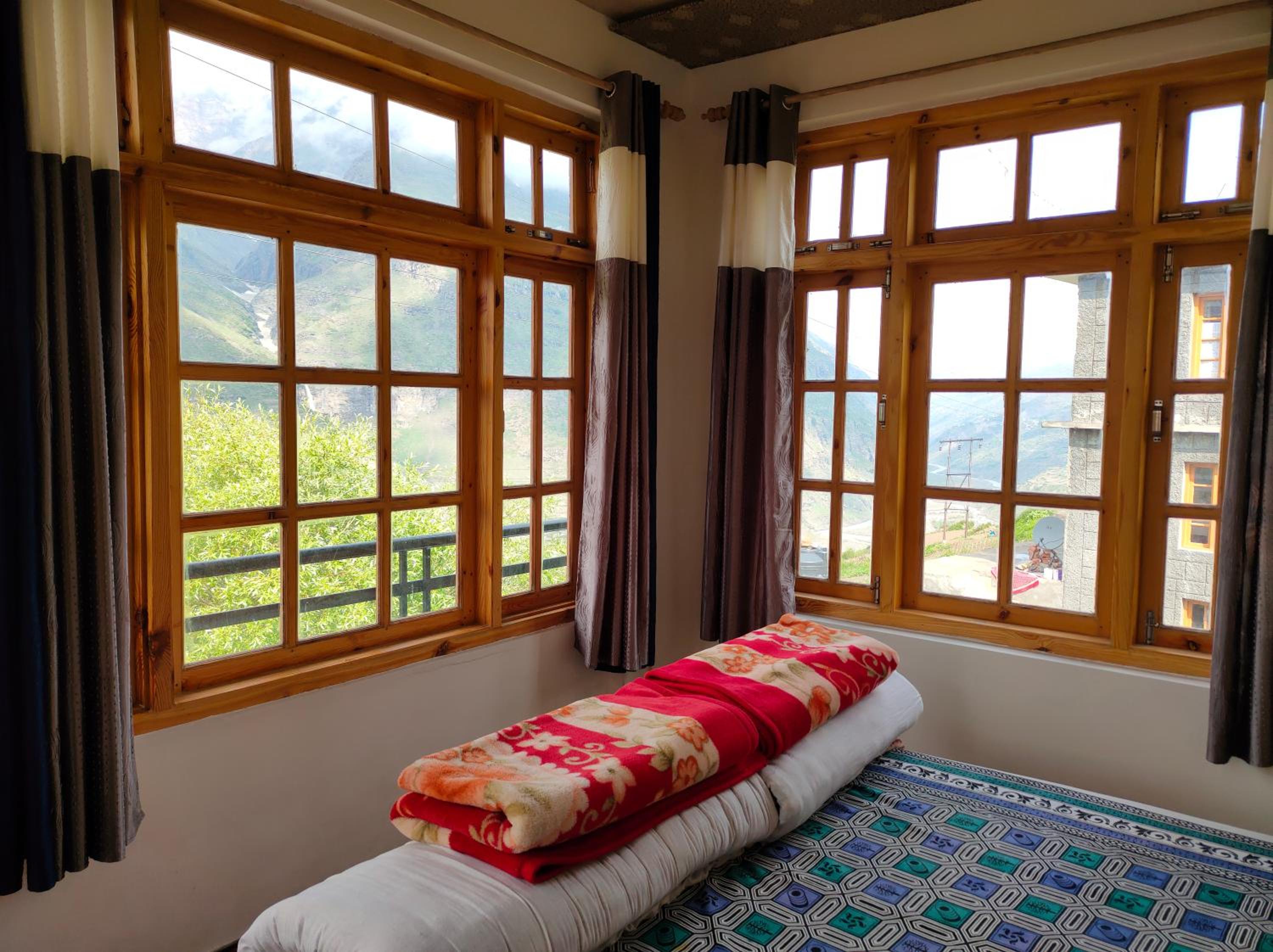 Deluxe Queen Room with Two Queen Beds photo 3