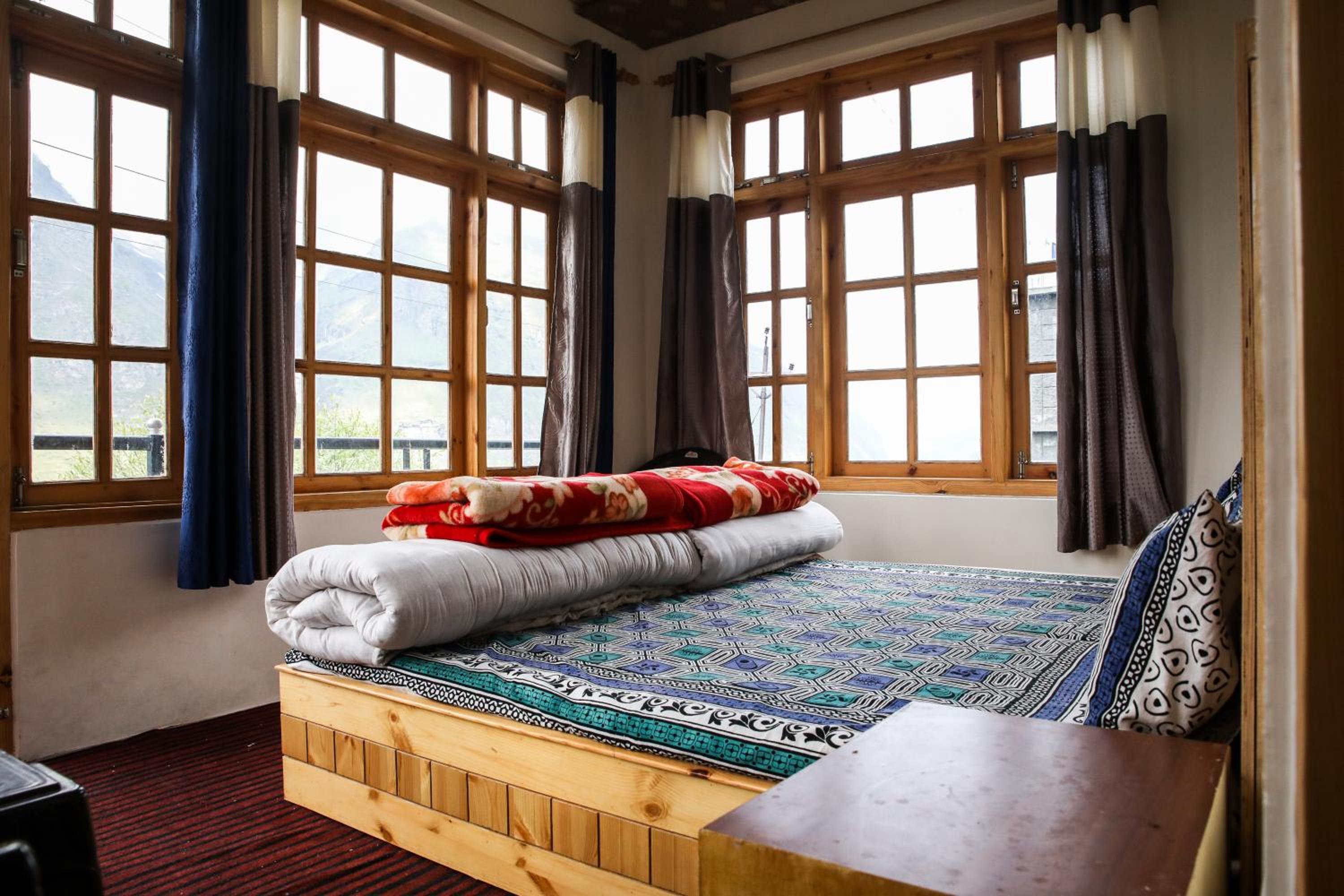 Deluxe Queen Room with Two Queen Beds photo 1