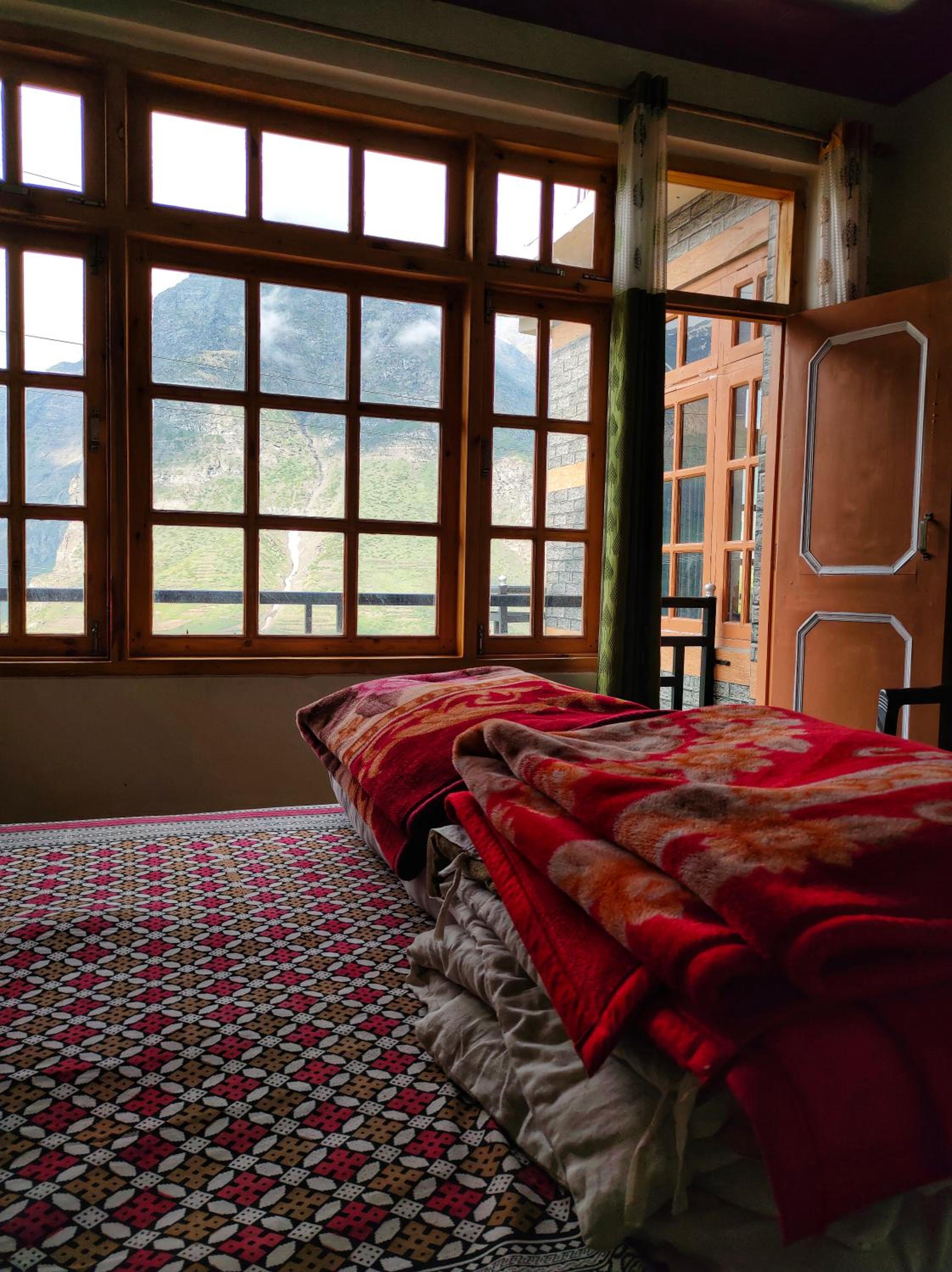 Deluxe Room (2 Adults + 1 Child) photo 1
