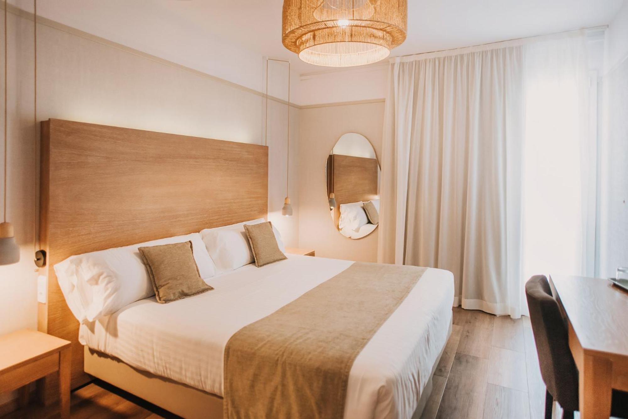Superior Double or Twin Room with Pool View - Photo 1