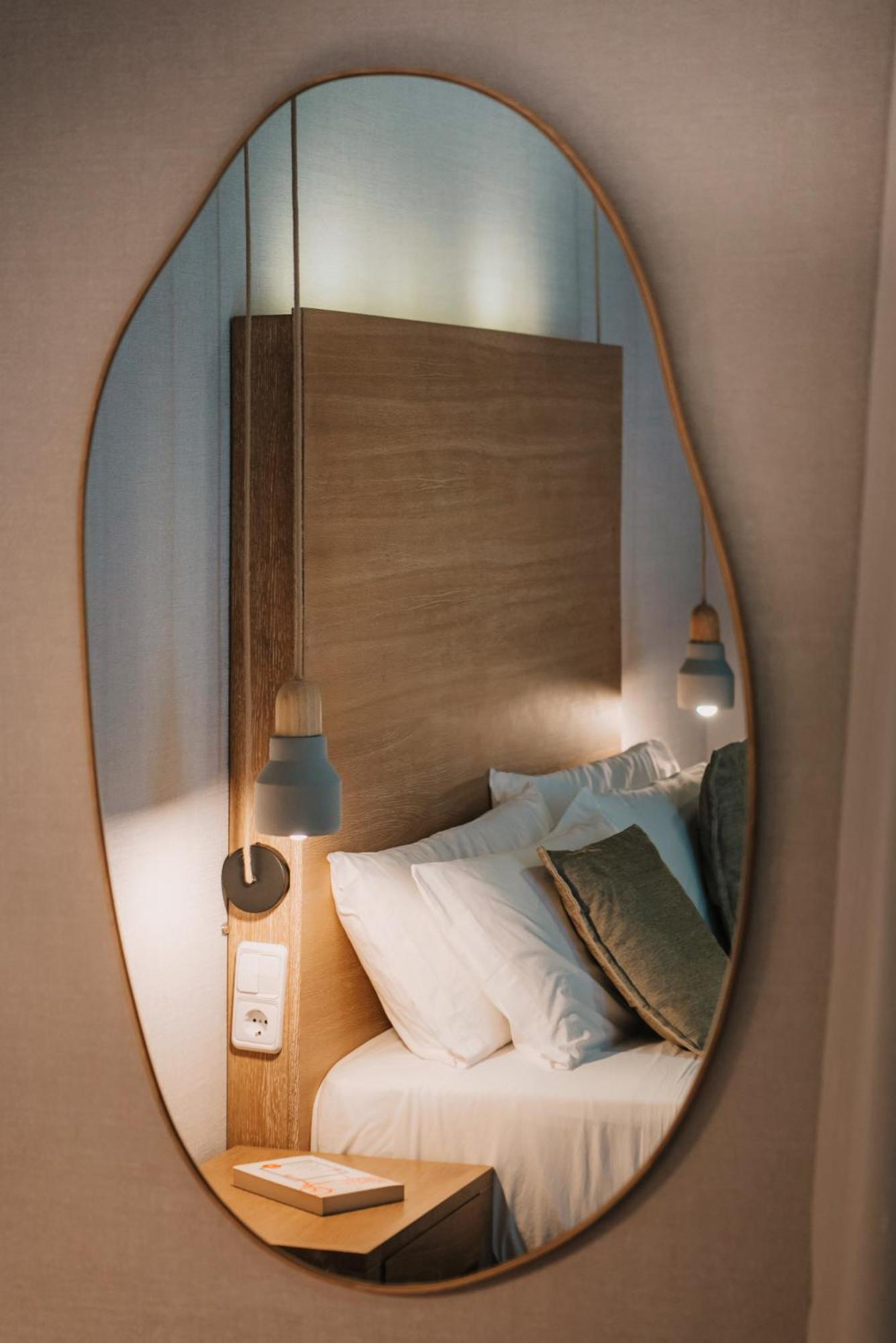 Superior Double or Twin Room with Pool View - Photo 6