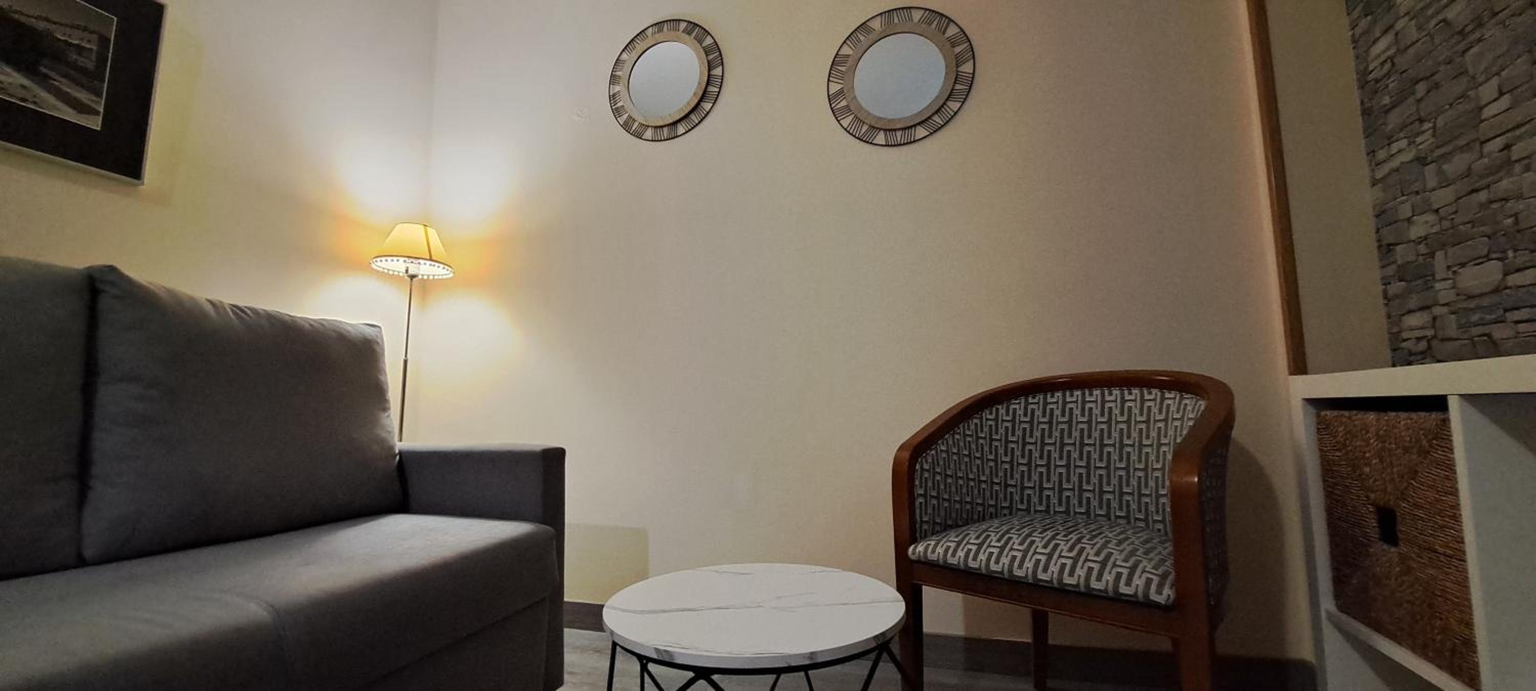 Deluxe Suite with Spa Bath - Photo 5