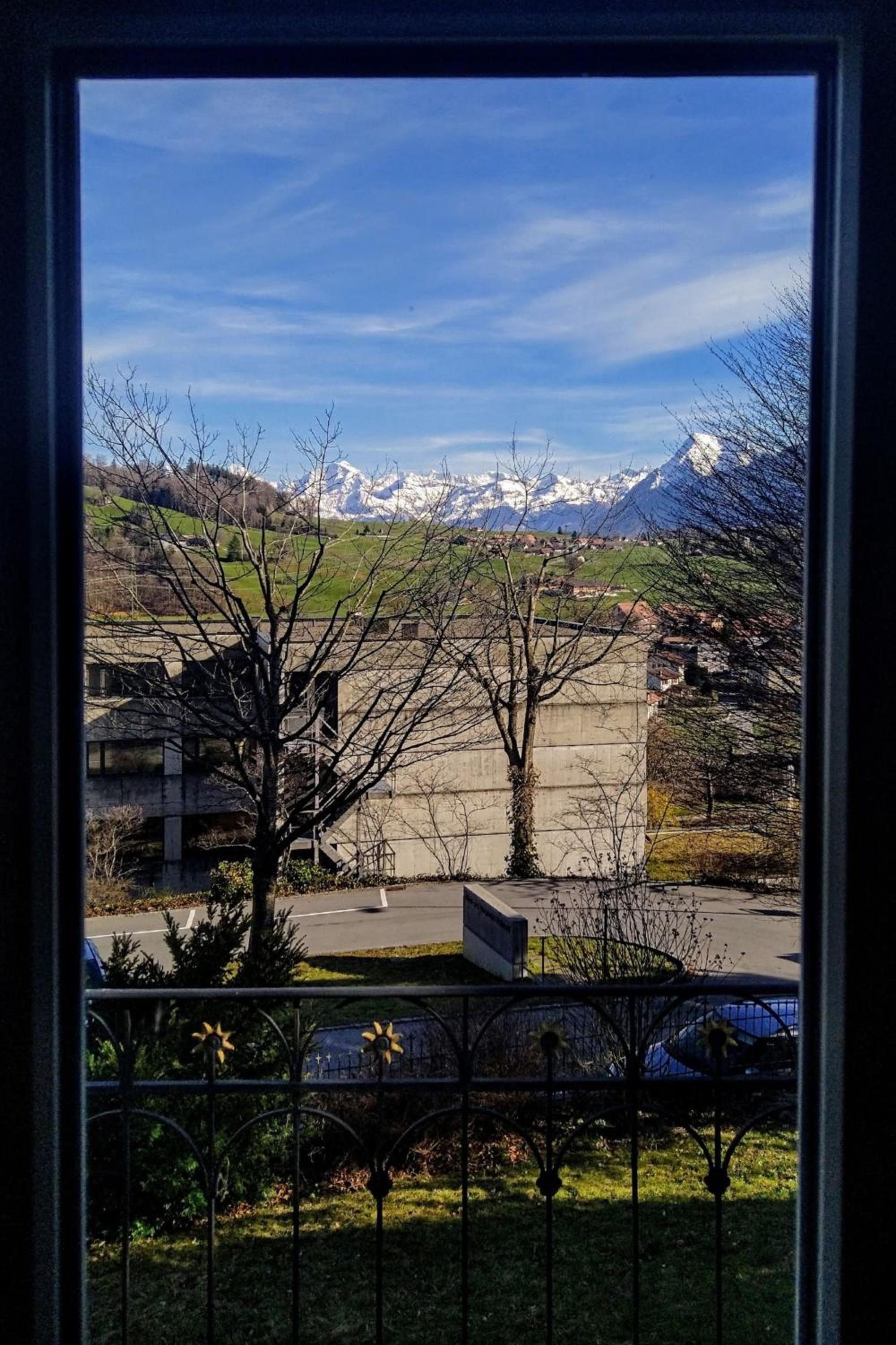 Three-Bedroom Apartment with View photo 2