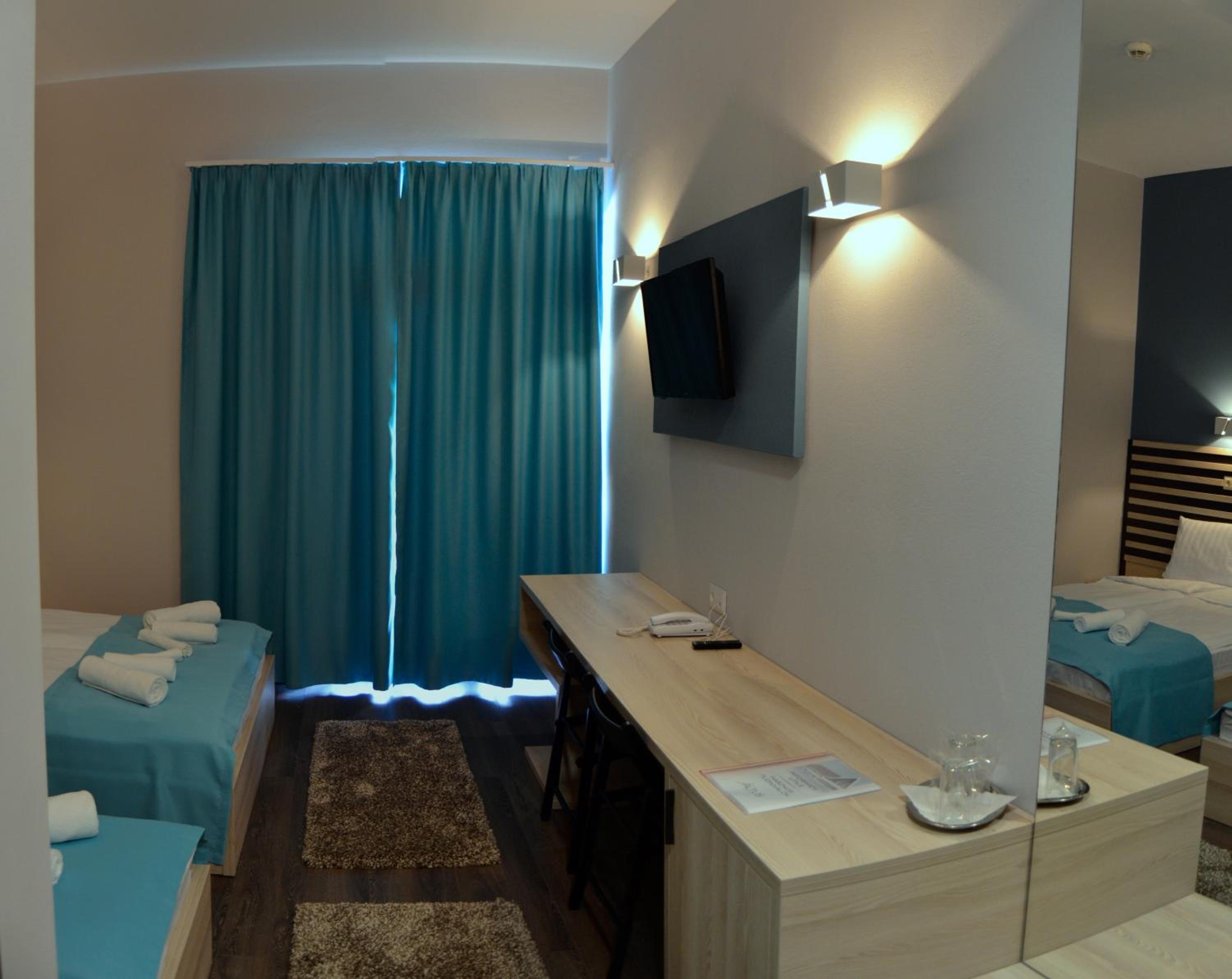 Triple Room with Balcony - Photo 2