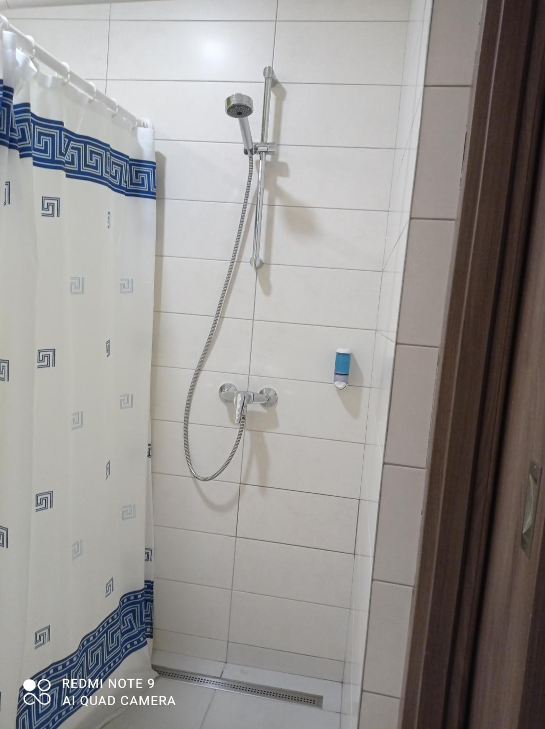 Twin Room - Disability Access - Photo 3