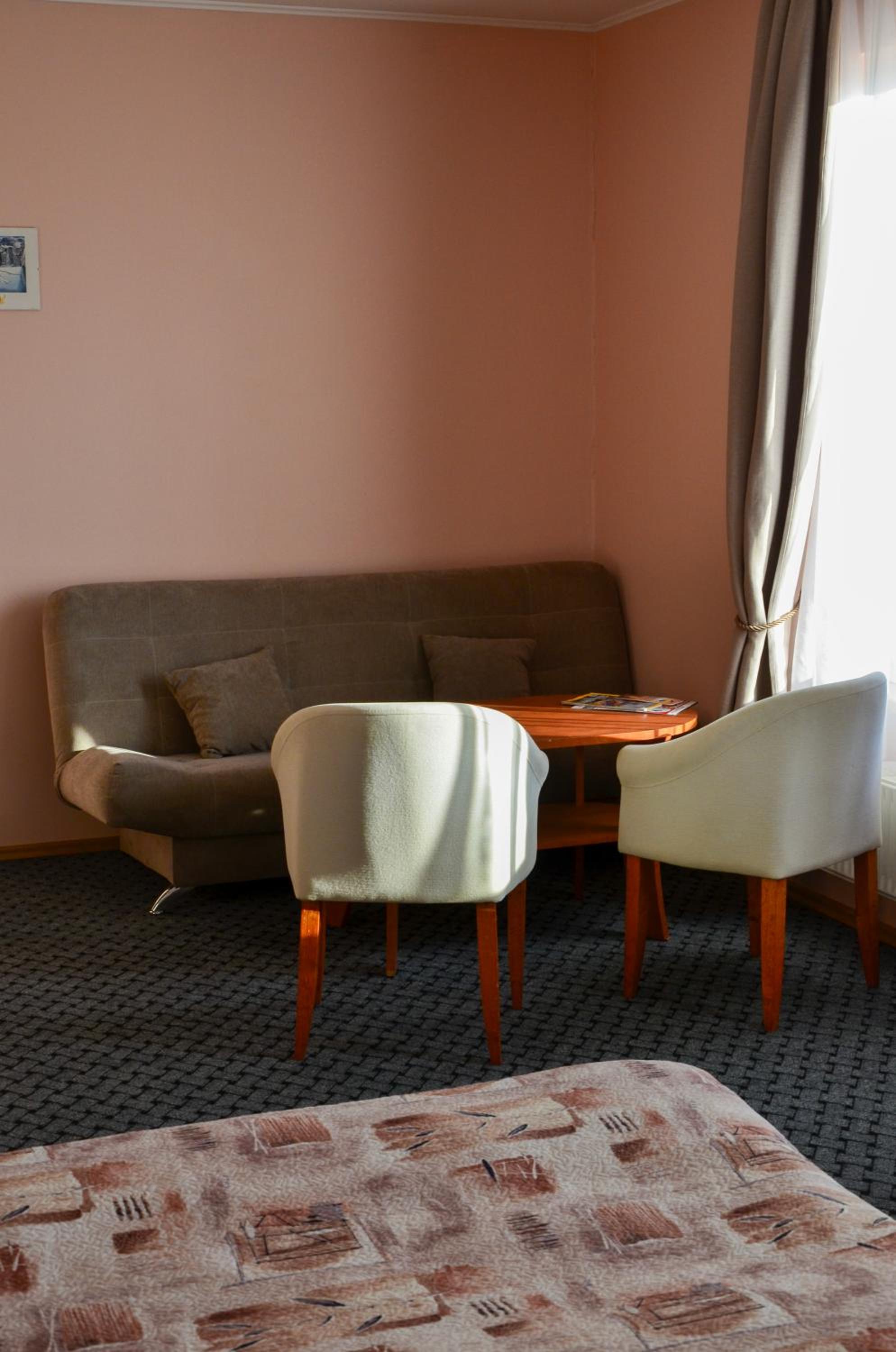 One-Bedroom Apartment - Photo 1