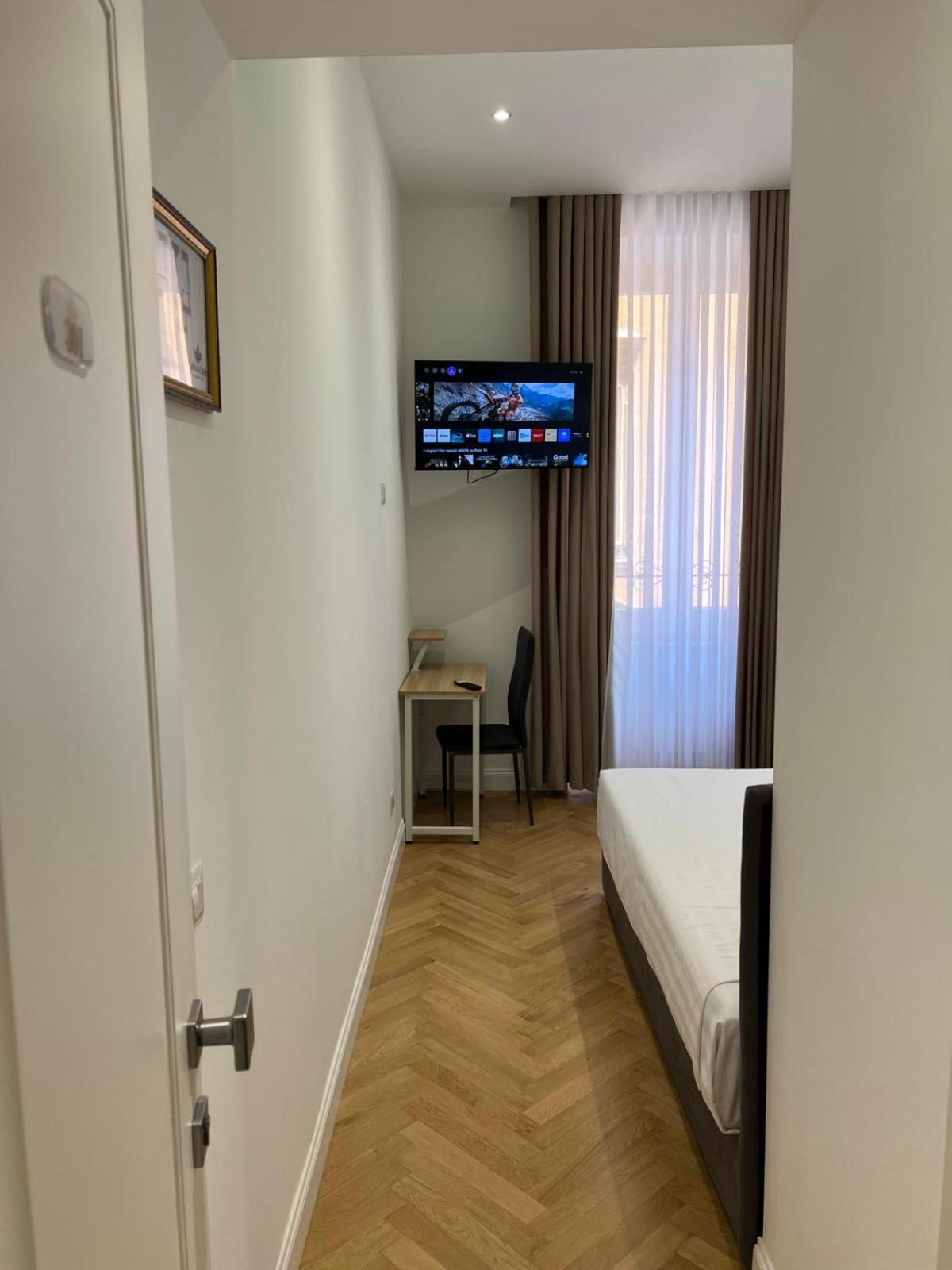 Single Room with Bathroom photo 3