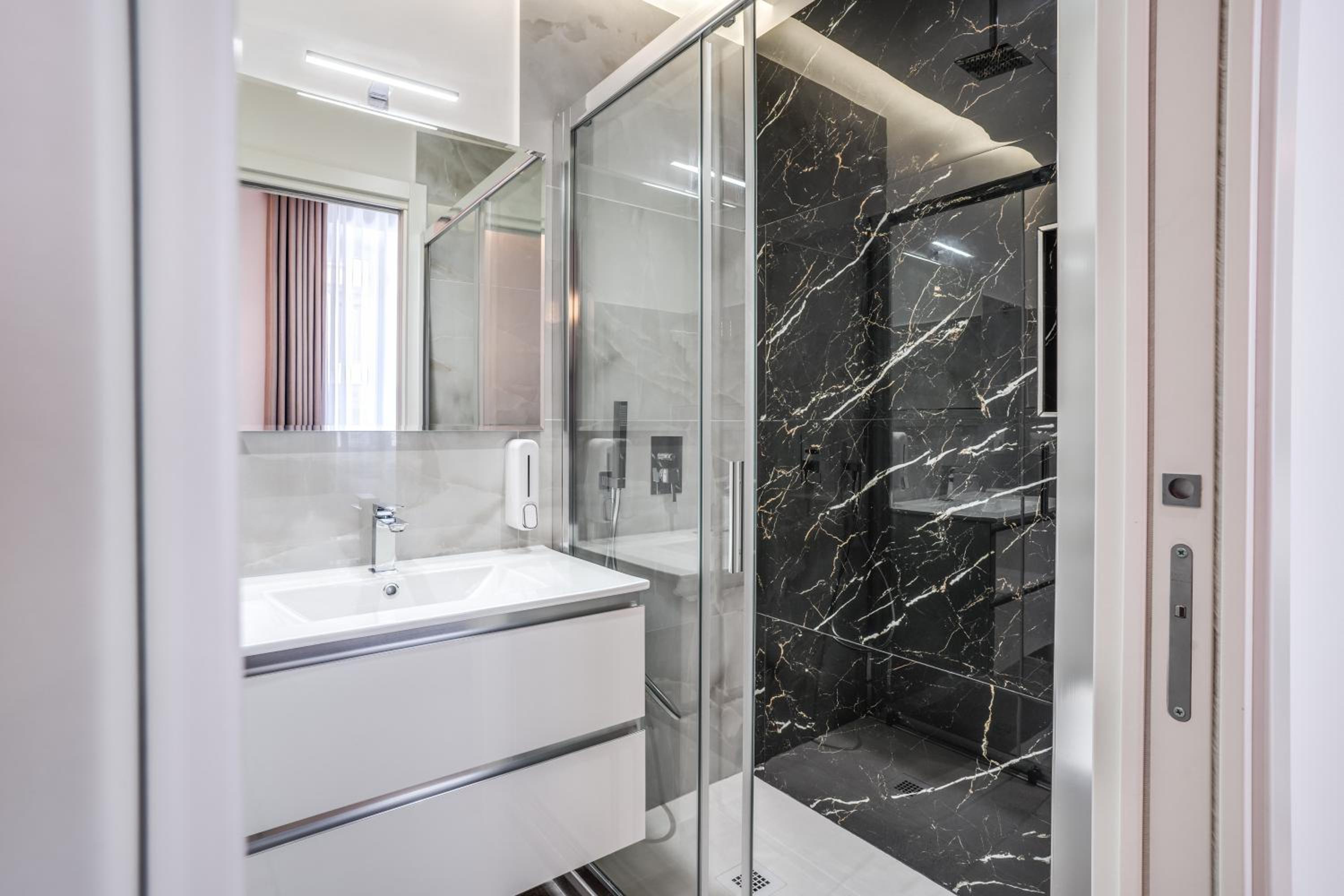 Double Room with Private Bathroom photo 3