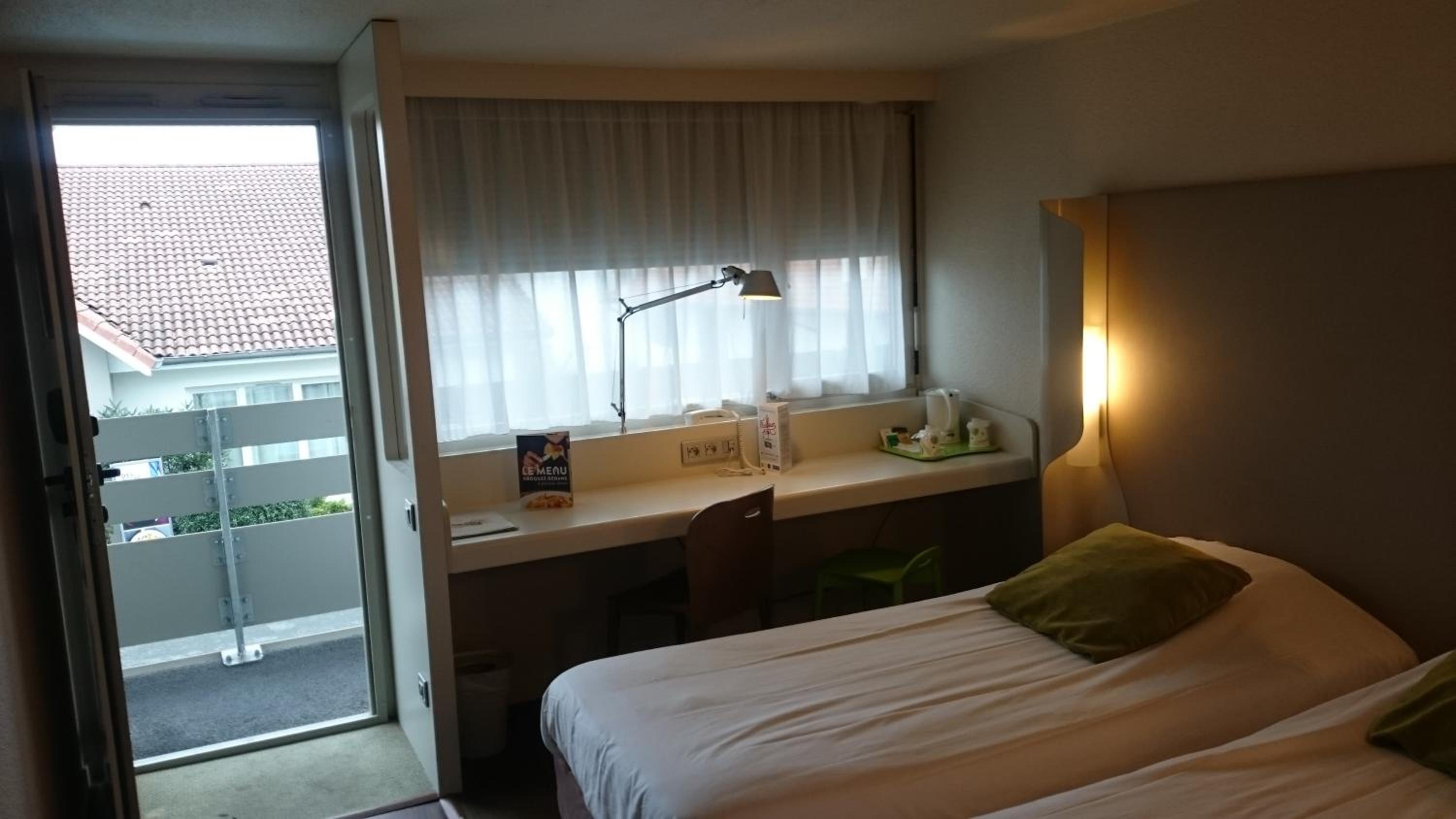 Standard Twin Room - Photo 5