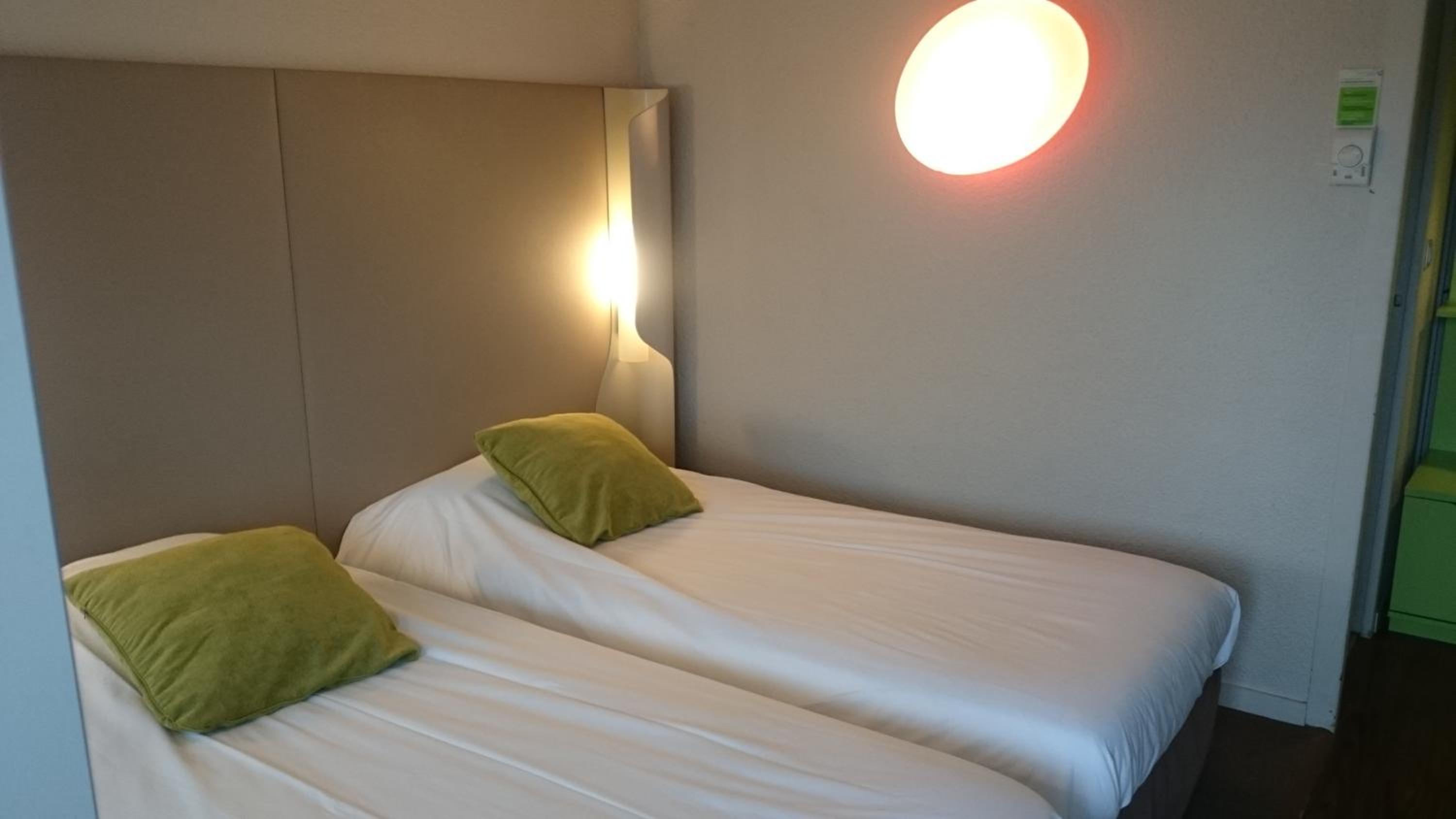 Standard Twin Room - Photo 2
