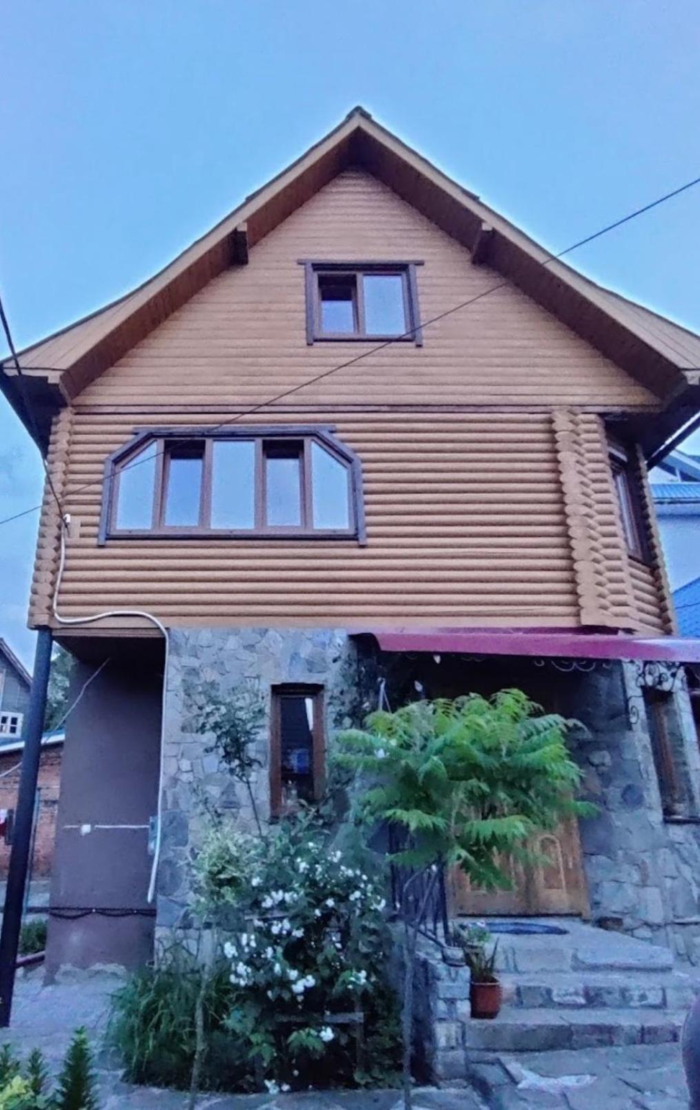 Five-Bedroom House photo 1