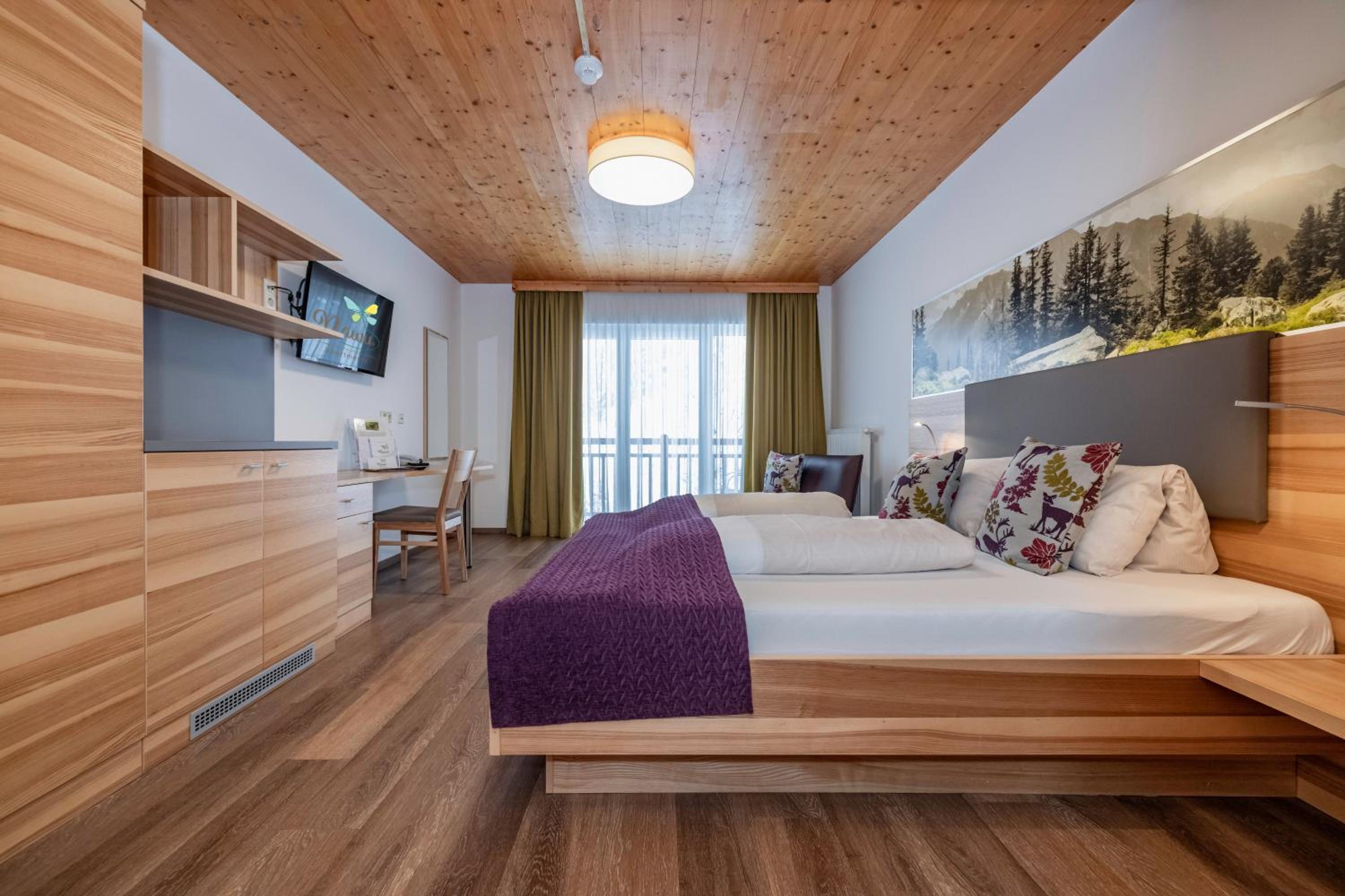 One-Bedroom Apartment with View