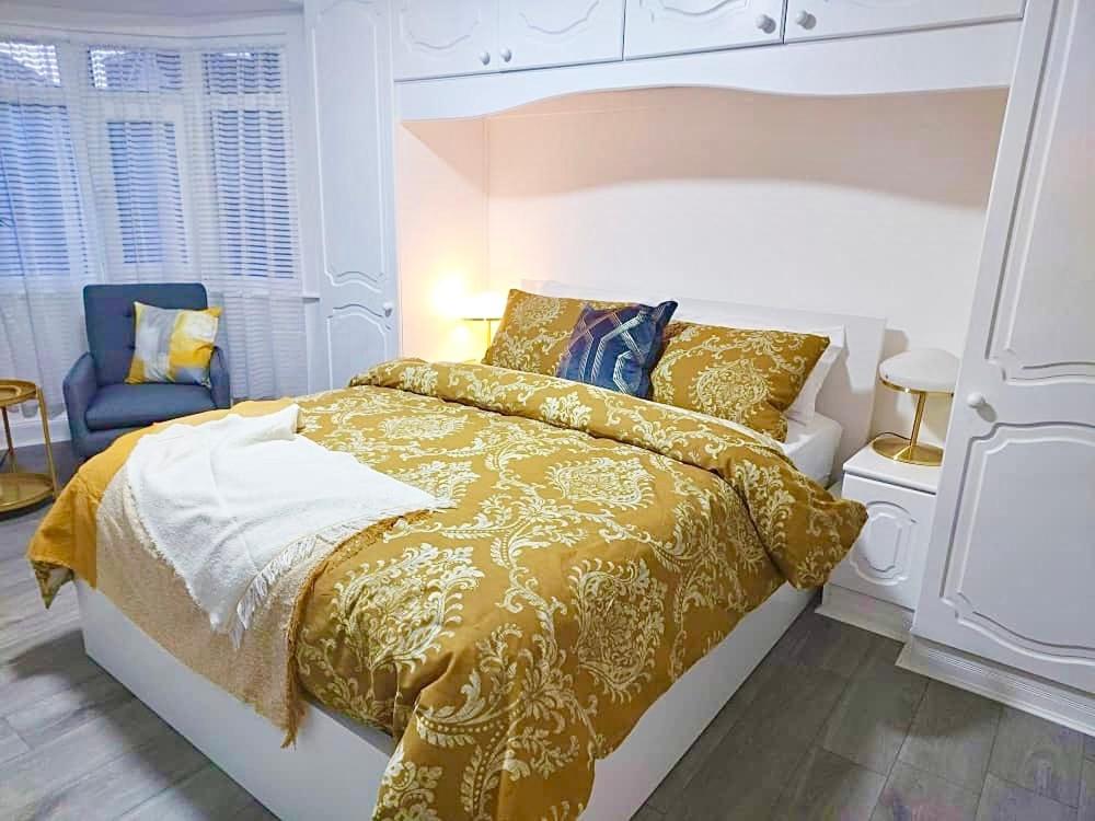 Deluxe King Suite photo 1