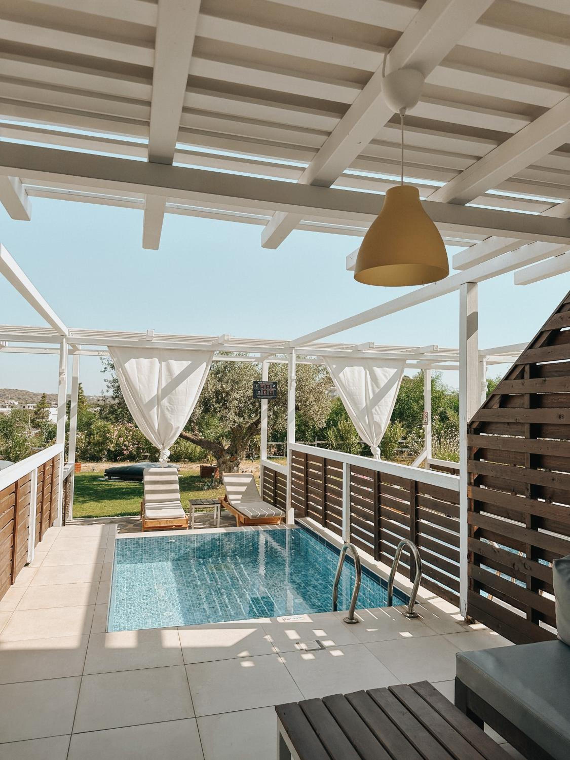 Junior Suite with Private Pool - Photo 19