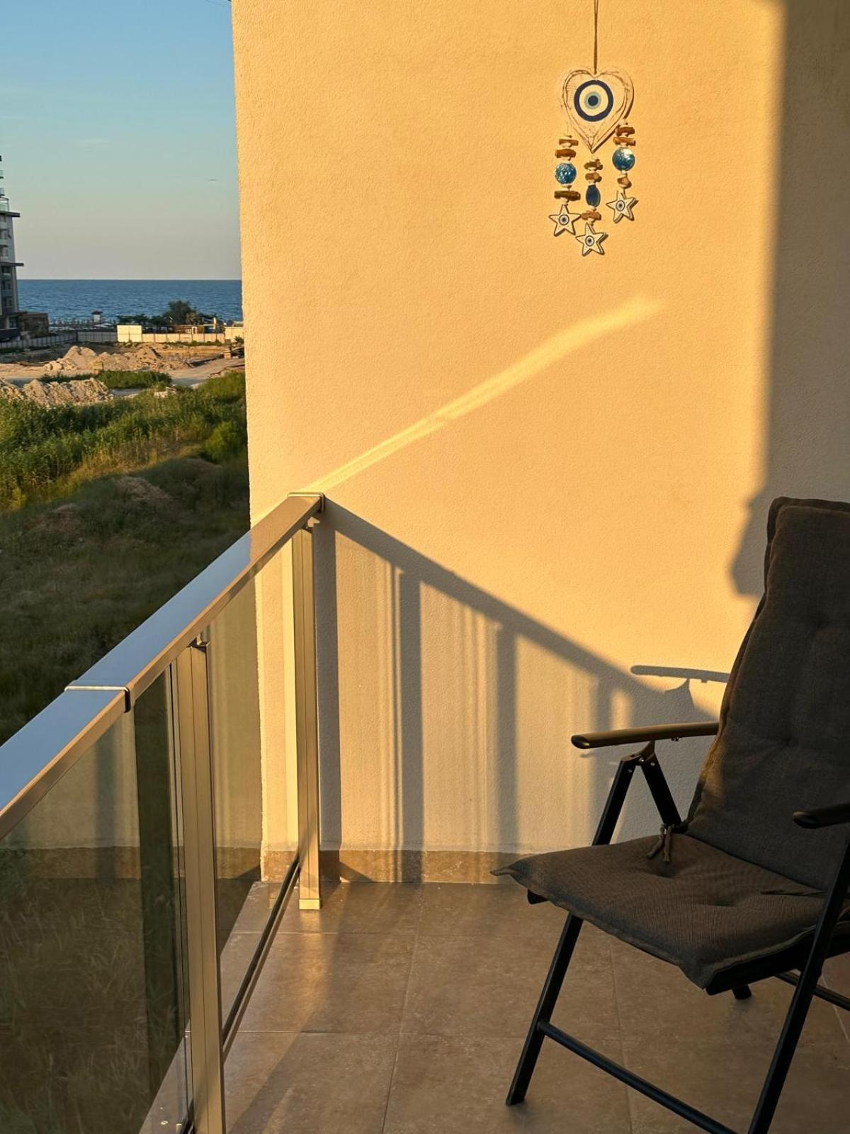 One-Bedroom Apartment with Balcony and Sea View photo 3
