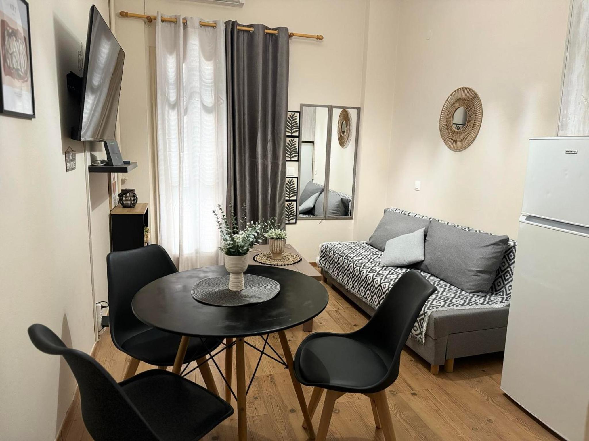 One-Bedroom Apartment photo 1