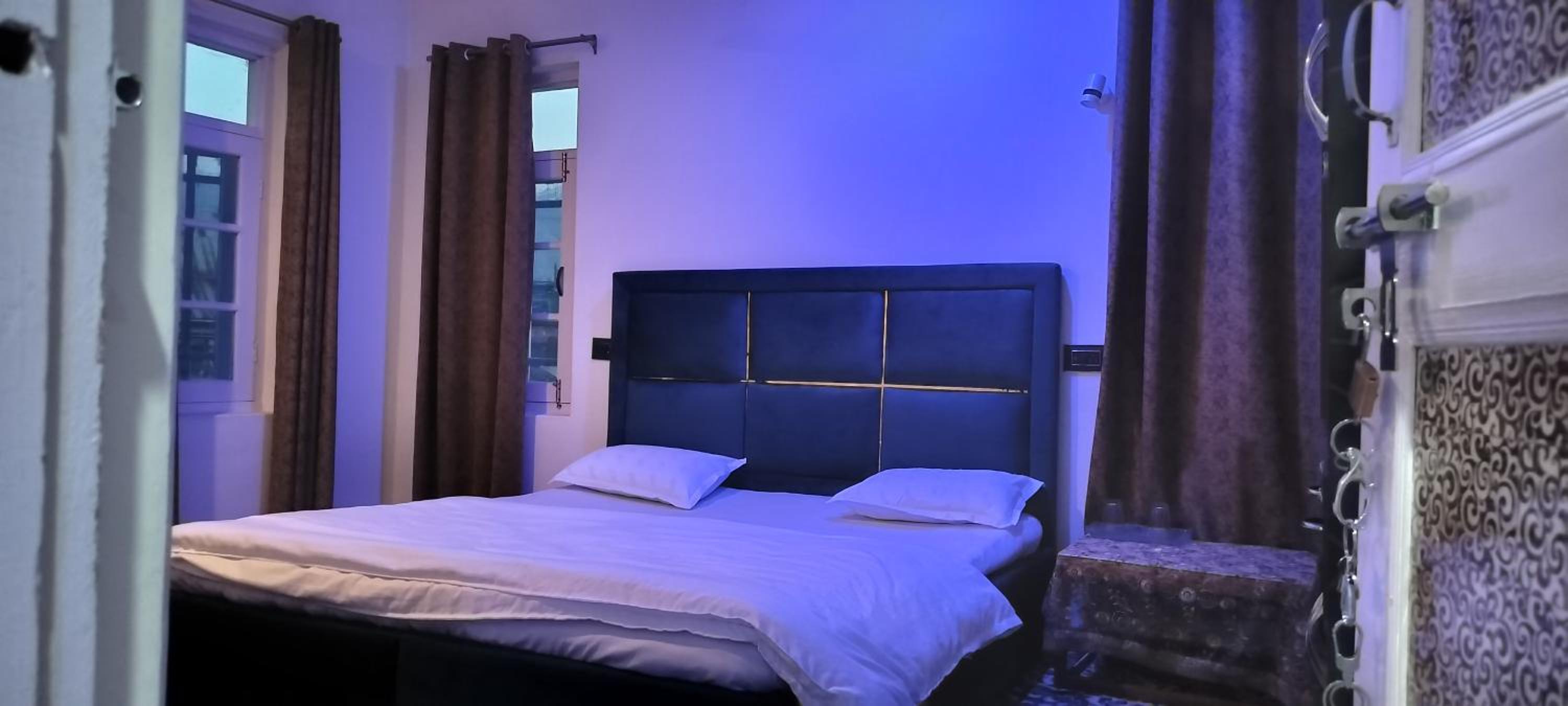 Deluxe Double Room (2 Adults + 1 Child)