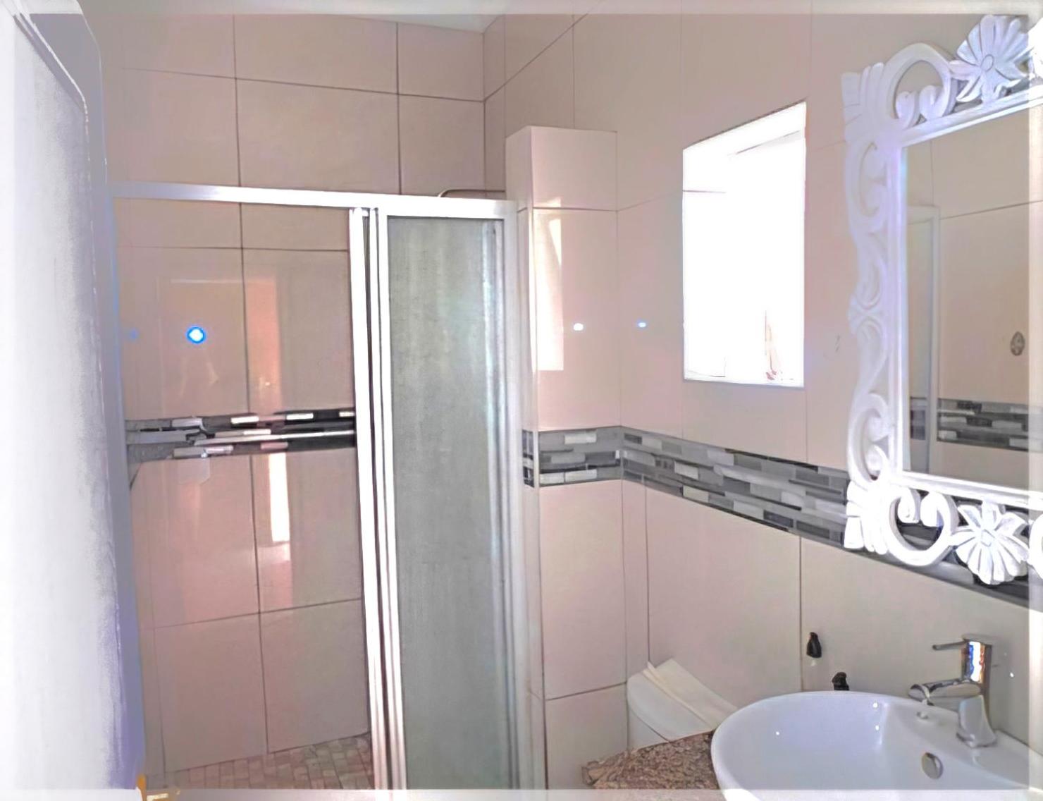 Family Suite with Balcony Self Catering - Photo 19