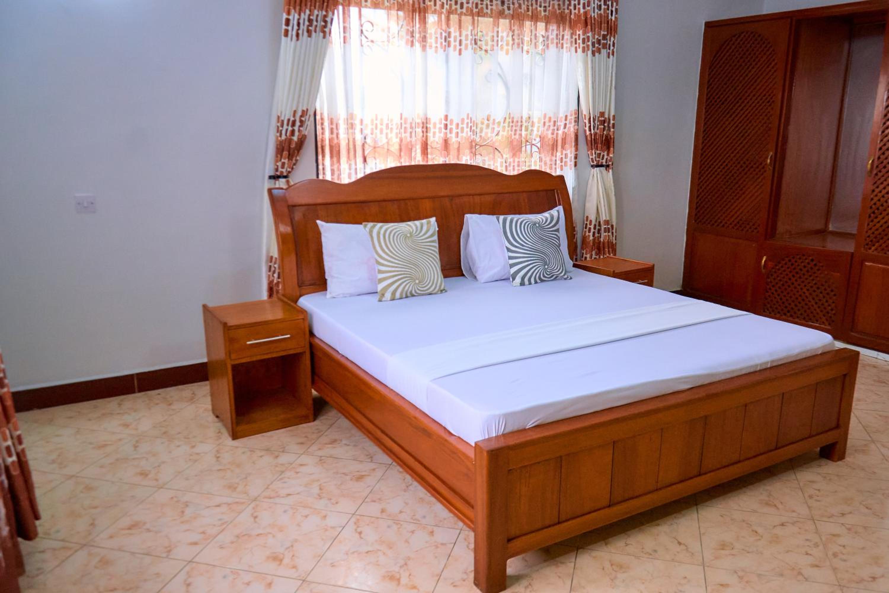 Three-Bedroom Premium Apartment with Balcony photo 1