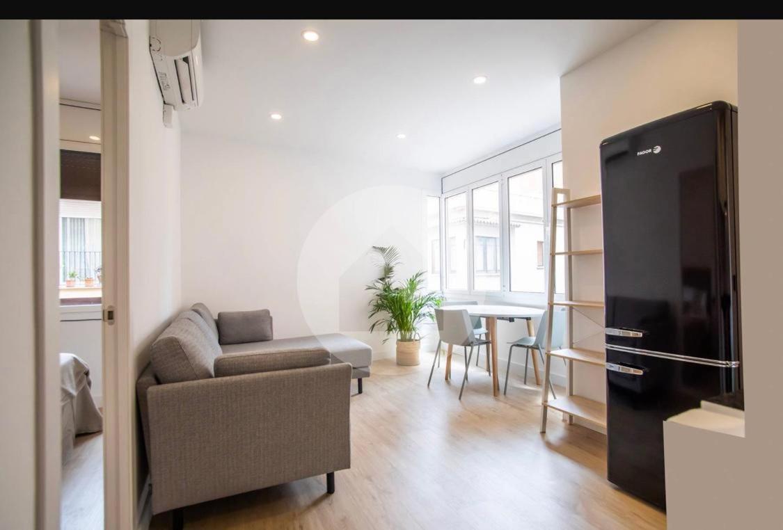One-Bedroom Apartment photo 3