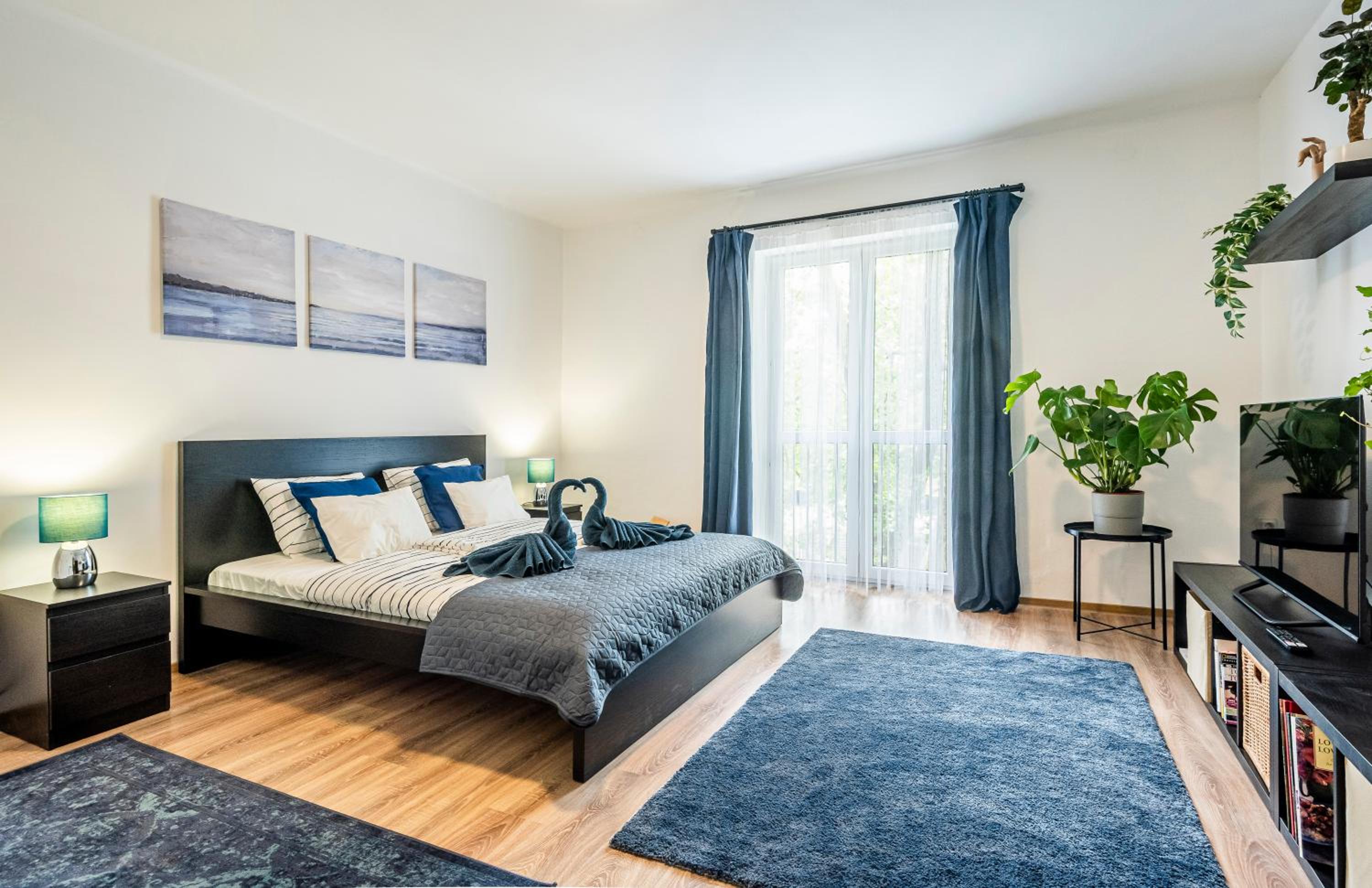 One-Bedroom Apartment photo 1