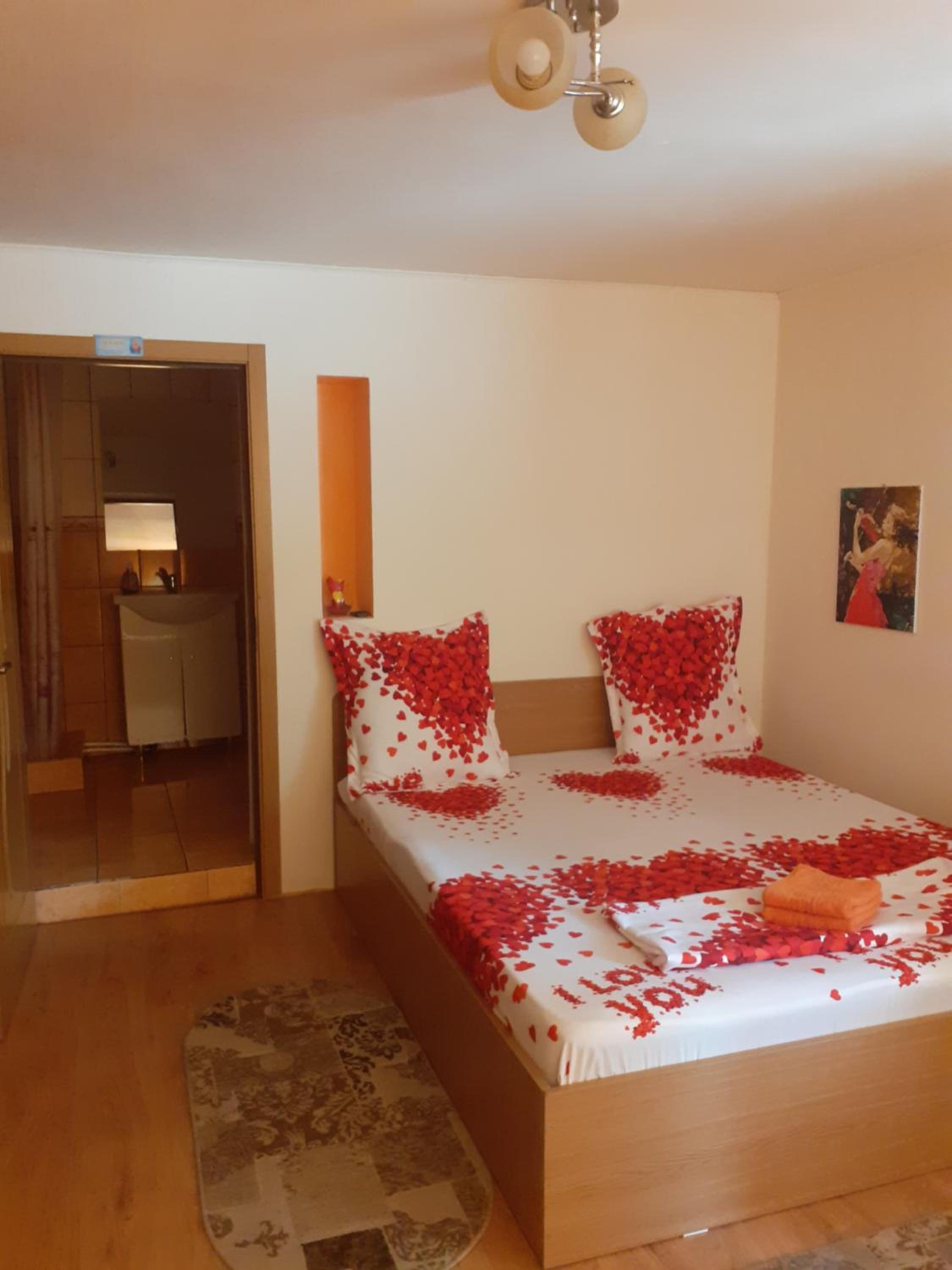 Double Room With Private Bathroom - Photo 1
