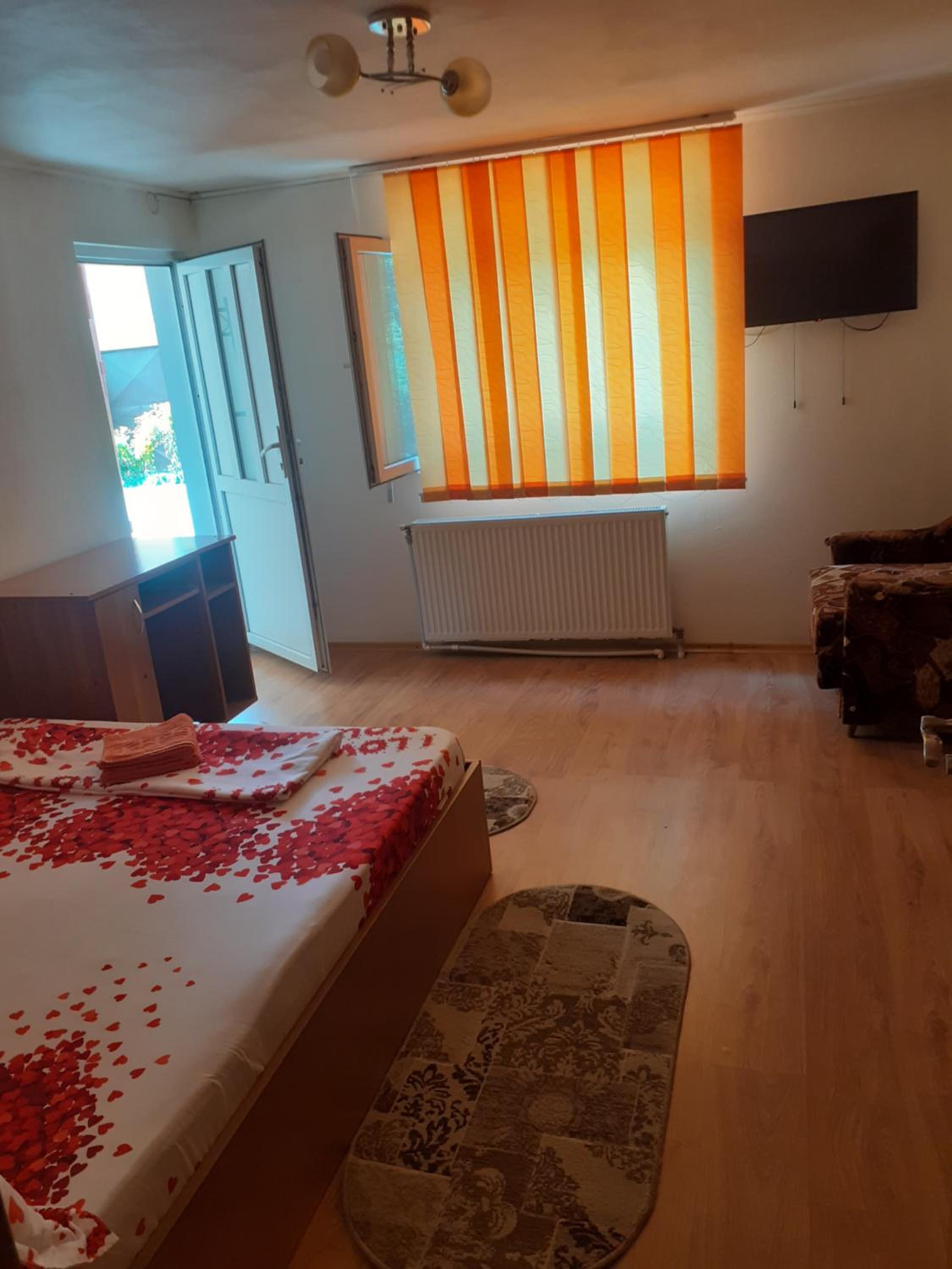 Double Room With Private Bathroom - Photo 2