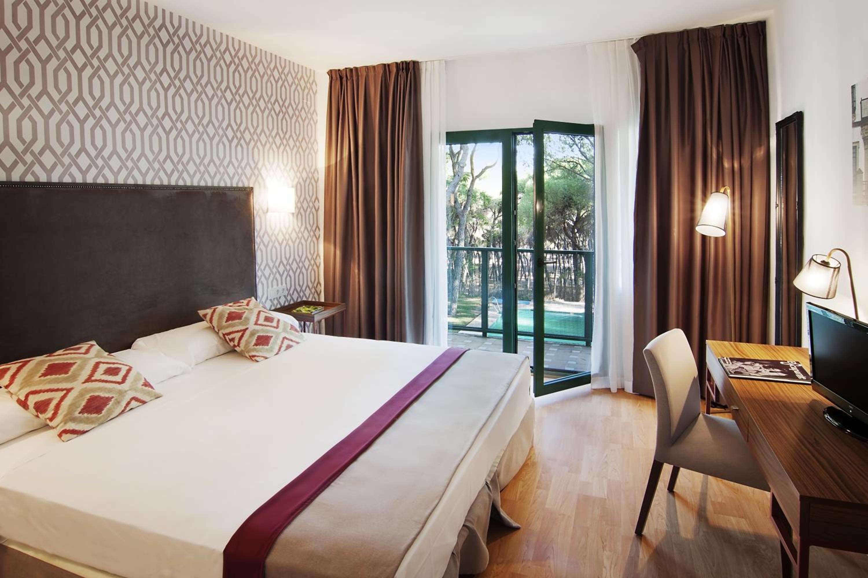 Superior Double or Twin Room - Photo 22