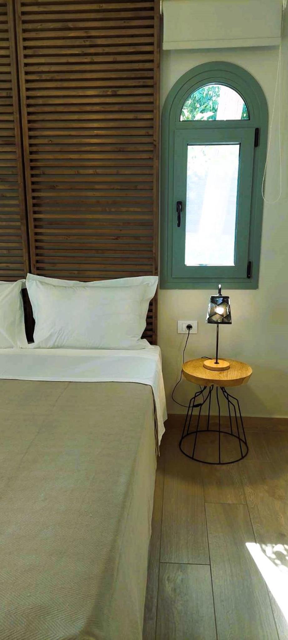 Deluxe Double Room with Balcony - Photo 24