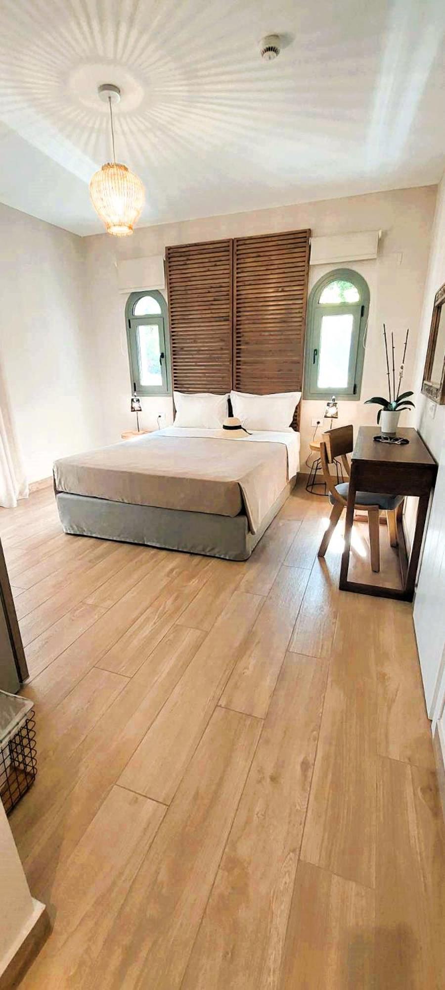 Deluxe Double Room with Balcony - Photo 25