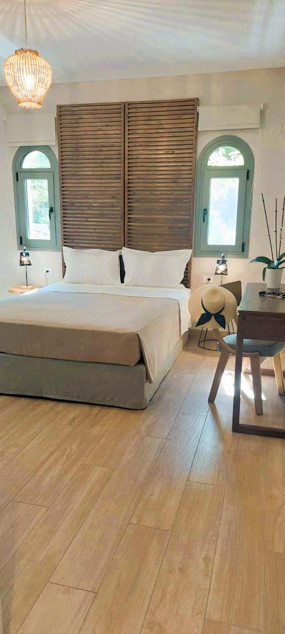 Deluxe Double Room with Balcony - Photo 26