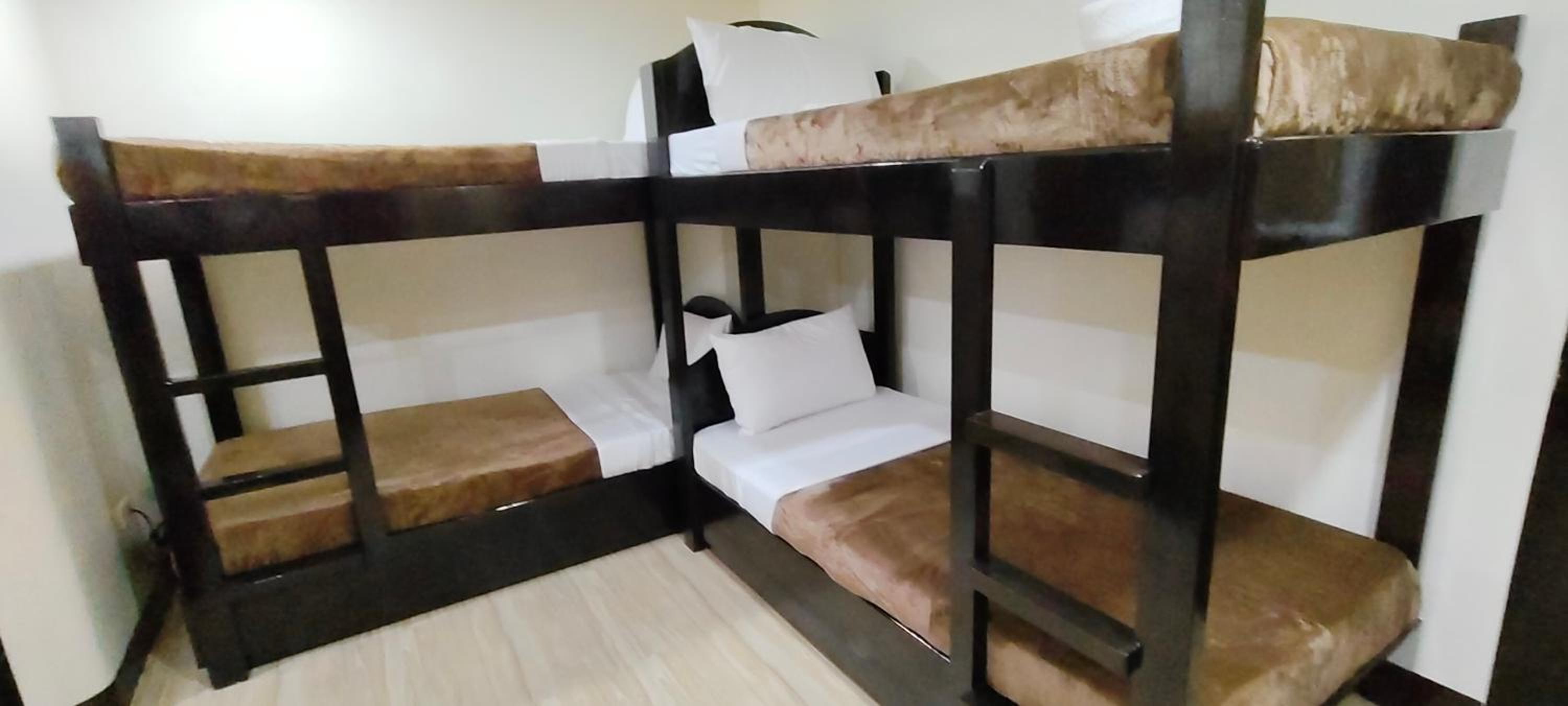 10-Bed Mixed Dormitory Room photo 2