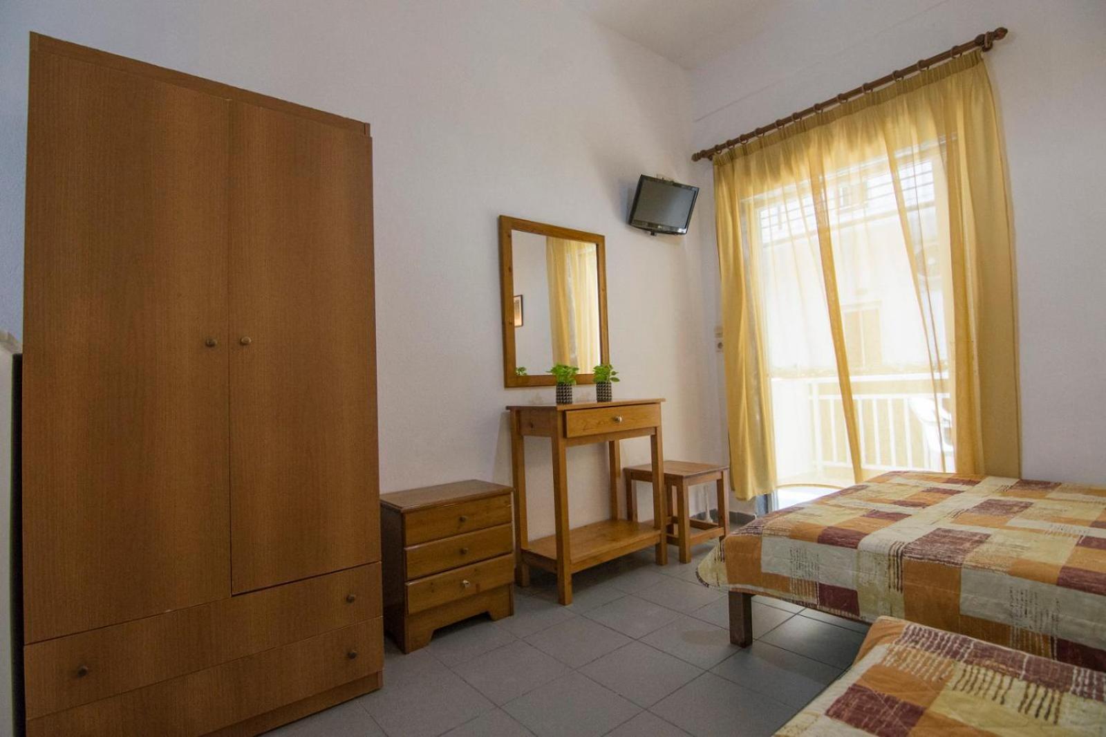 Japanese-Style Quadruple Room photo 1